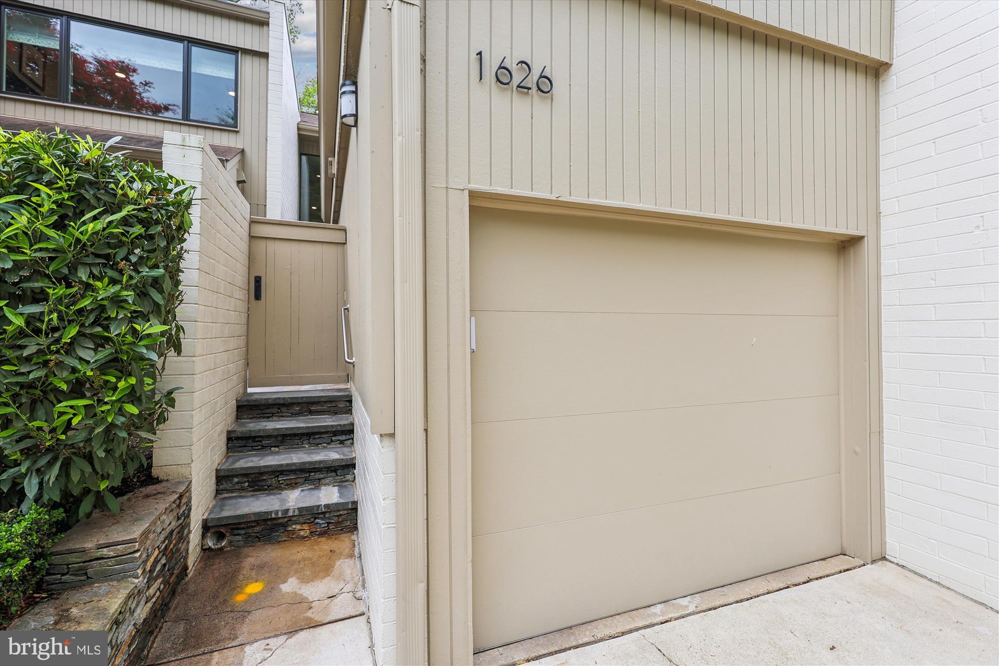 RESTON LAKEPORT - Residential Lease