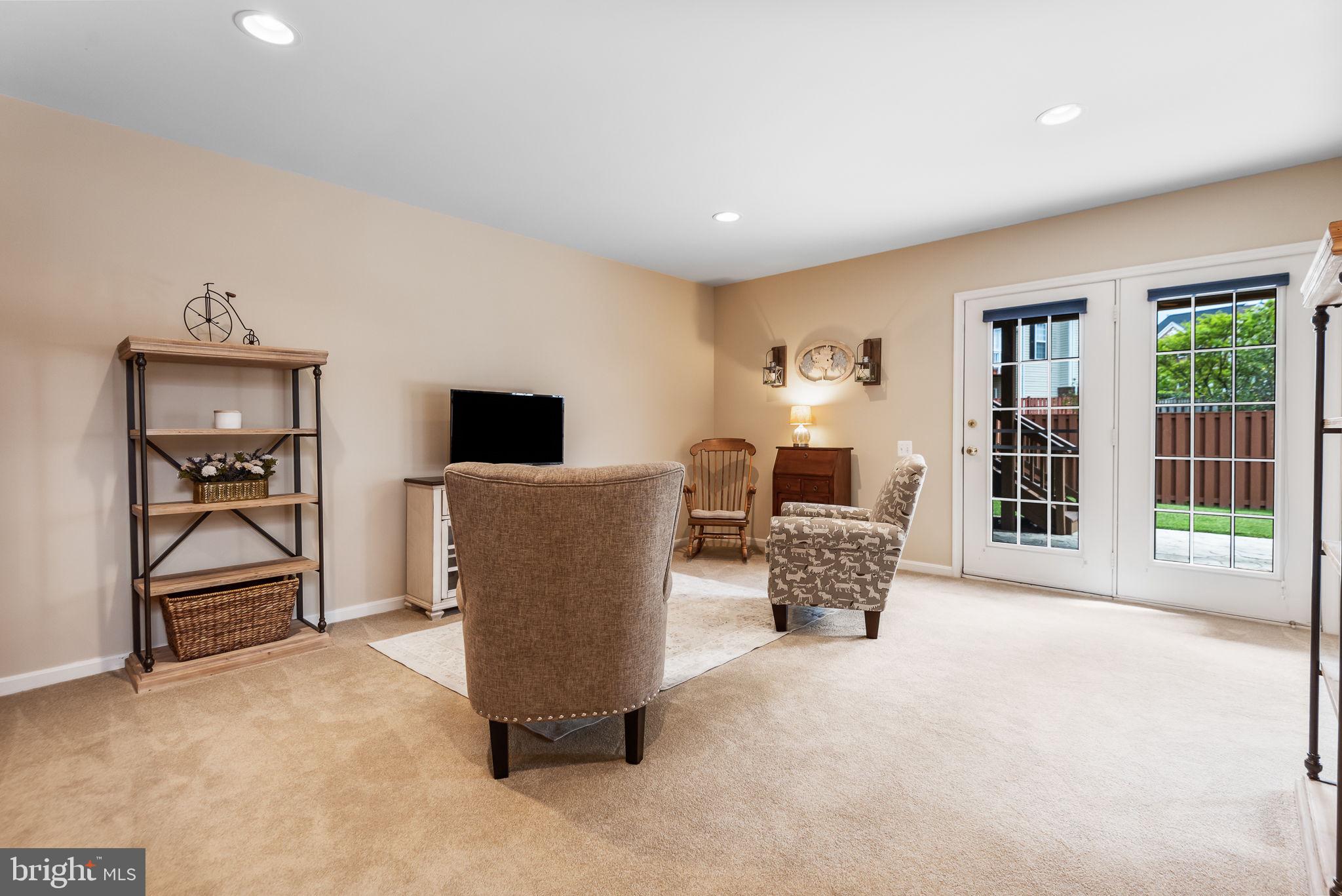 TALL OAKS - Residential