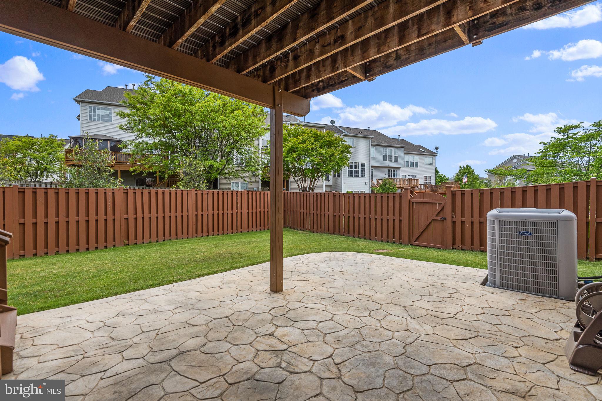 TALL OAKS - Residential