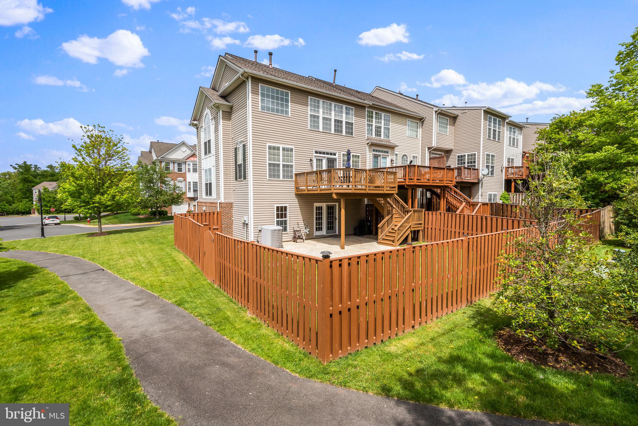 TALL OAKS - Residential