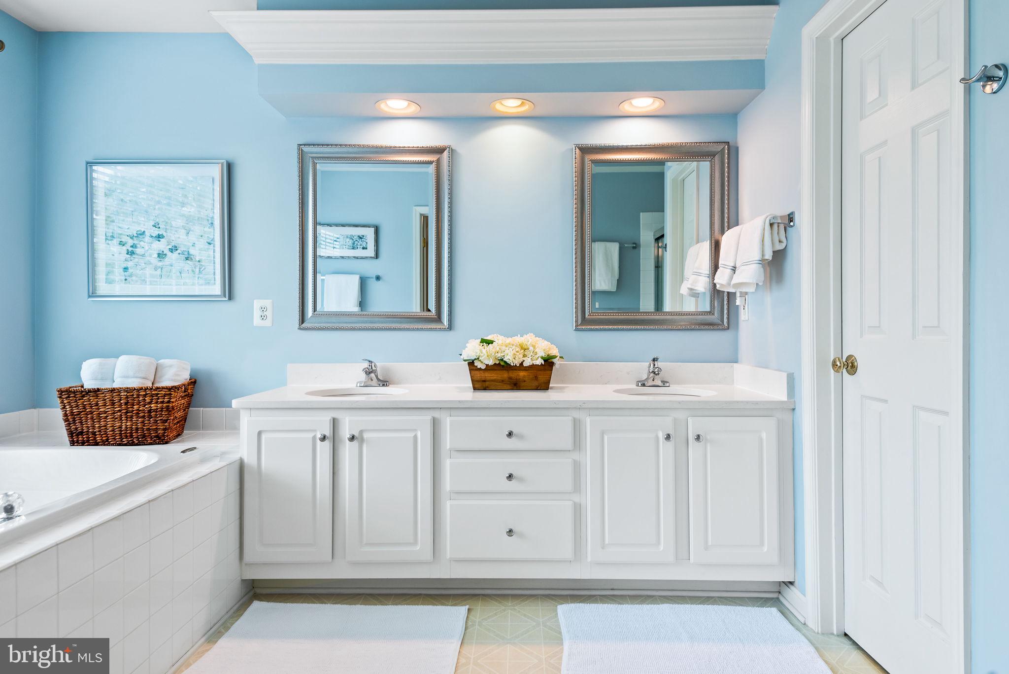 TALL OAKS - Residential