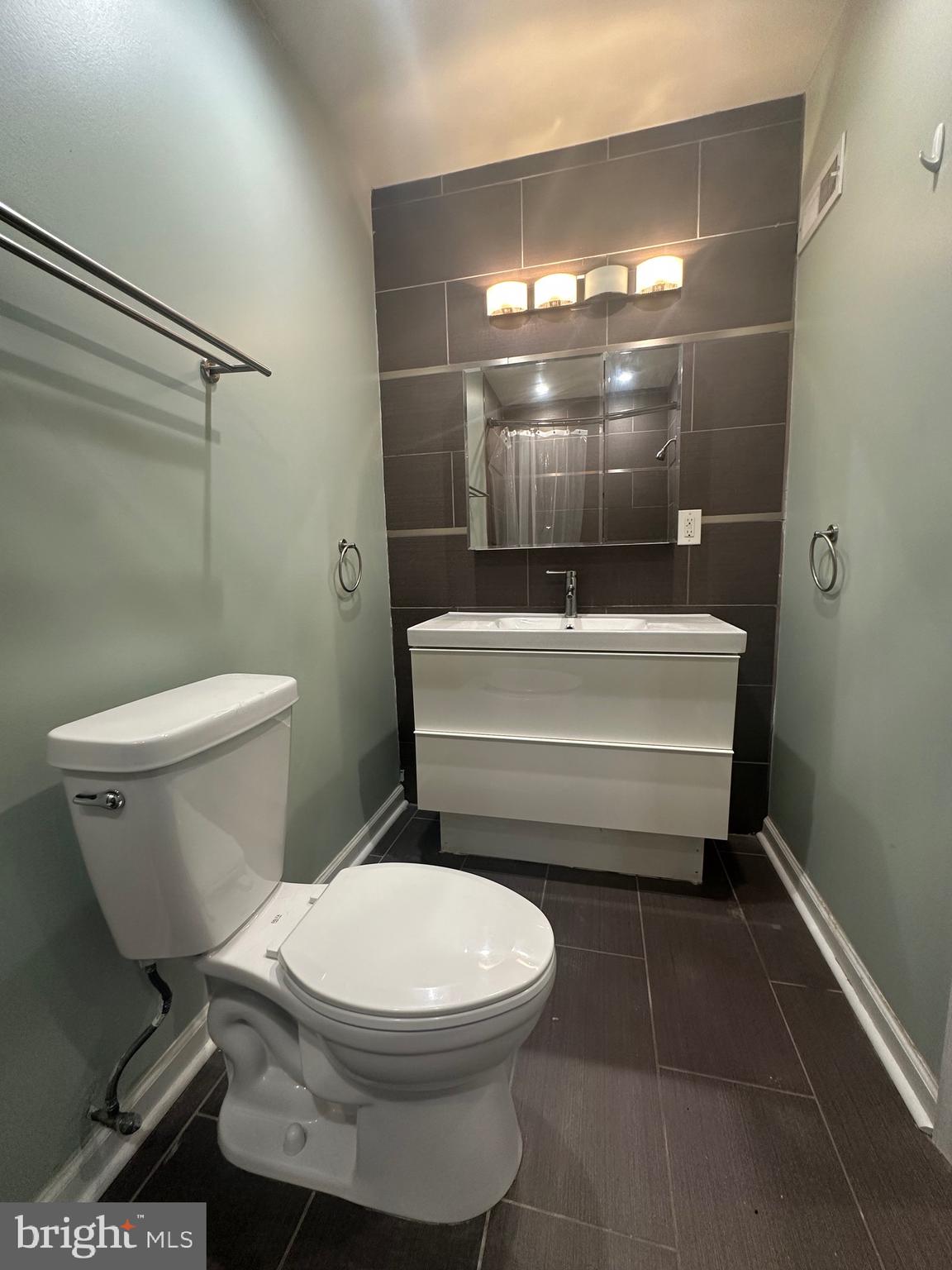 OLDE KENSINGTON - Residential Lease