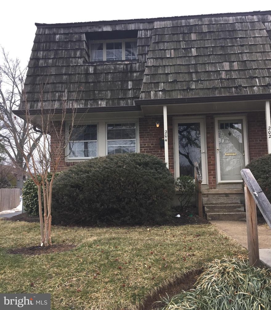 Available May 1st! End unit 2 level condo in heart of Falls Church City. Enjoy the new Harris Teeter, restaurants & locally owned shops, WFC Metro, W&OD trail. Hardwoods on main level, new carpet to be installed on stairs/upper, fenced in backyard. Comes w/ 1 assigned parking space behind, plenty of street parking out front. Prof. managed, max 2 incomes to qualify, $50 app fee pp. **NO PETS**