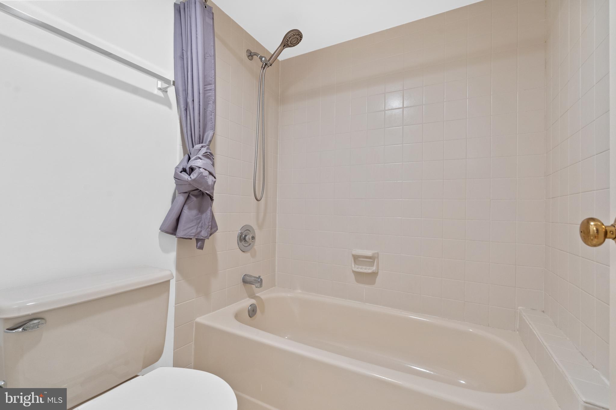 ASTORIA CONDOMINIUM - Residential Lease