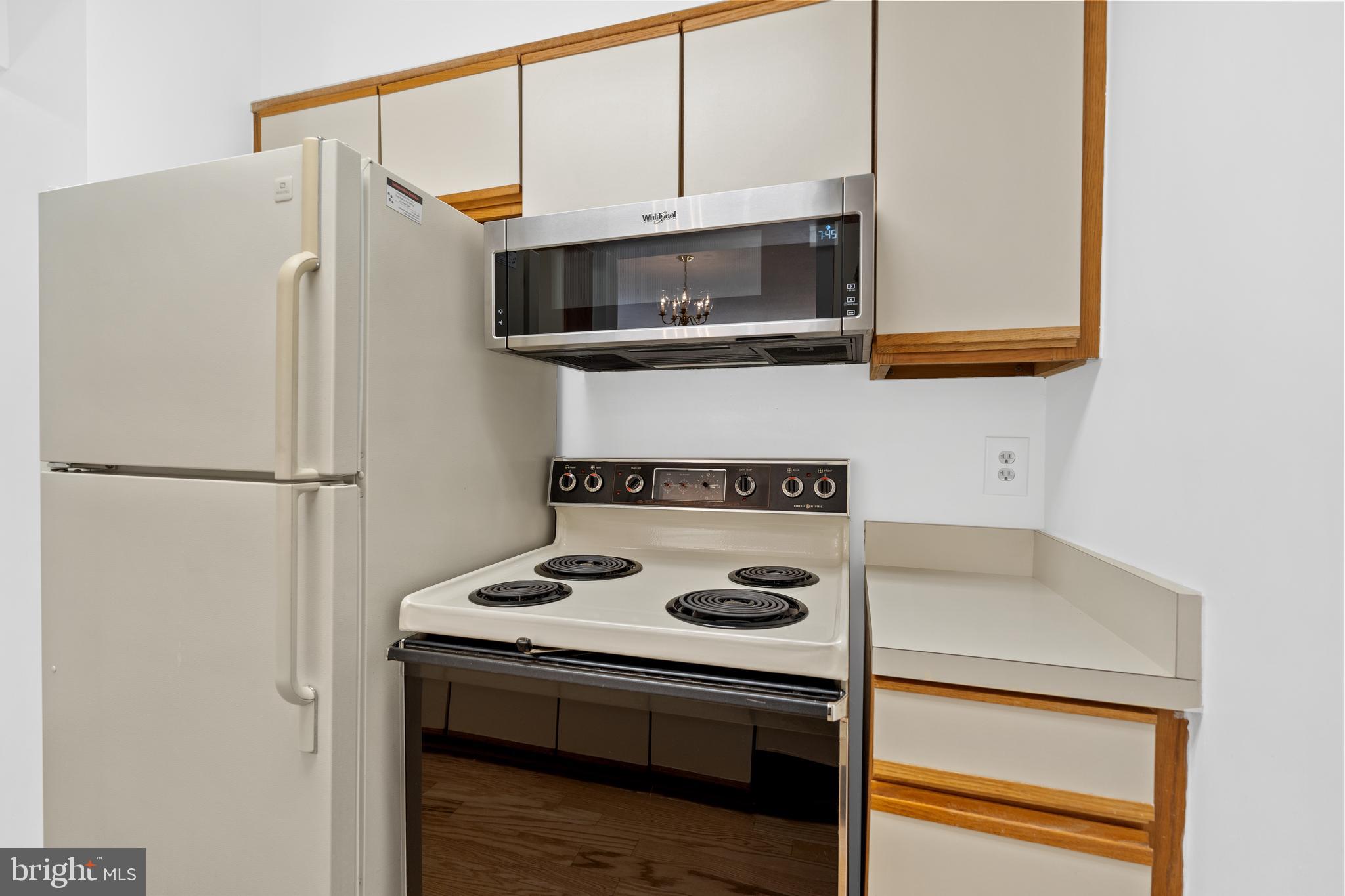 ASTORIA CONDOMINIUM - Residential Lease