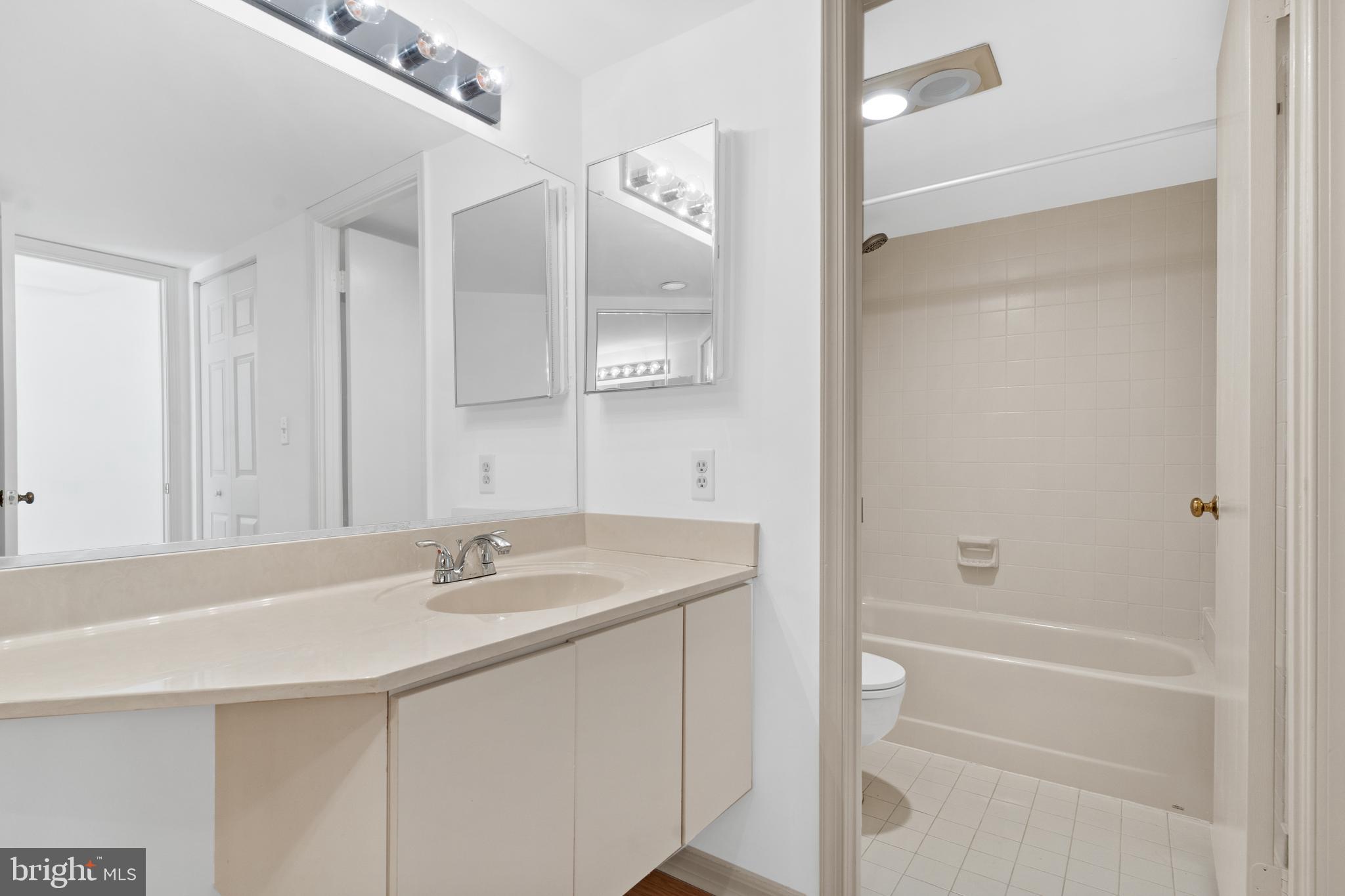 ASTORIA CONDOMINIUM - Residential Lease