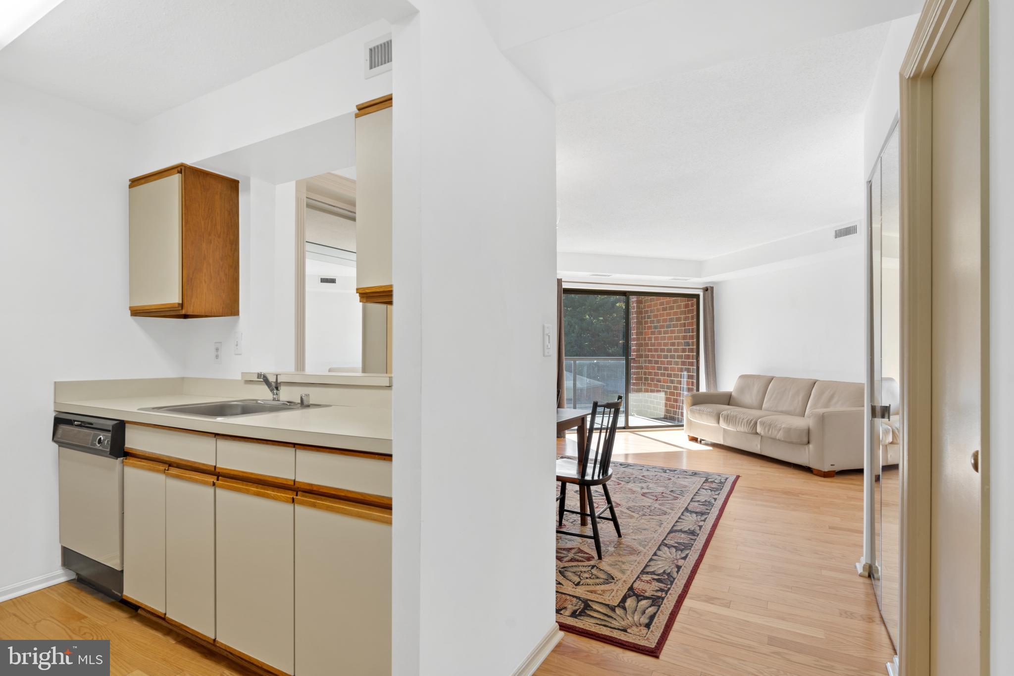 ASTORIA CONDOMINIUM - Residential Lease