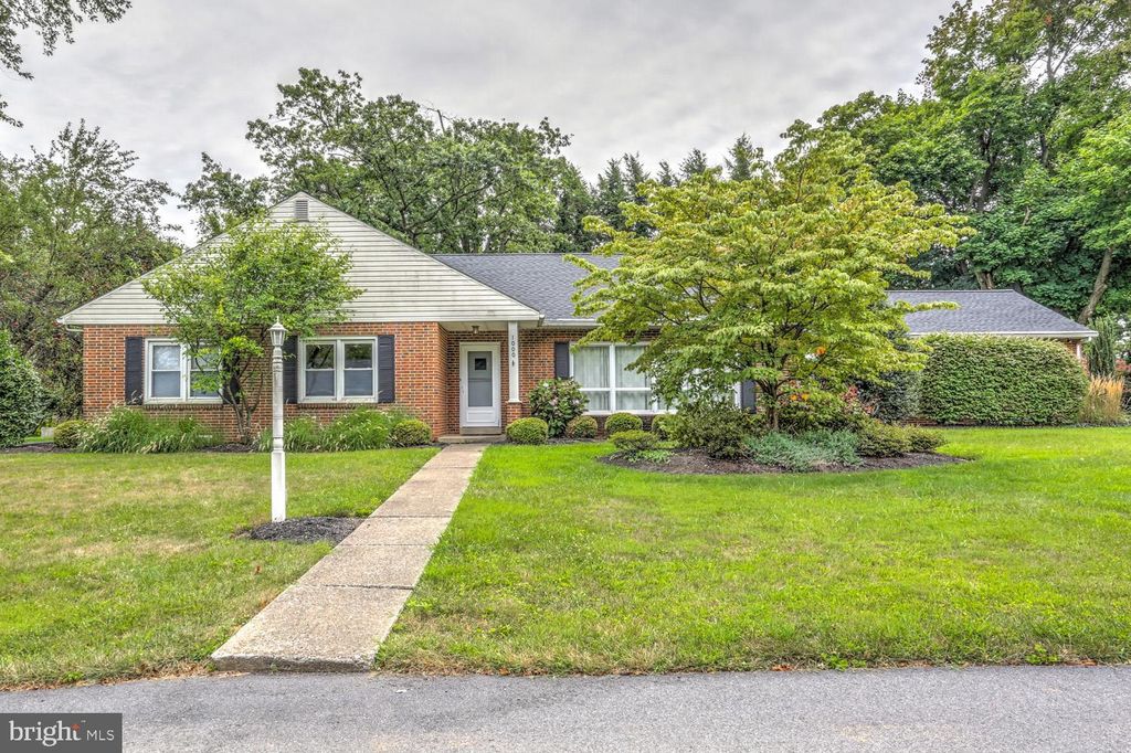 Photo of 1000 BLUEGRASS, LANCASTER, PA 17601 (MLS # PALA2039738)