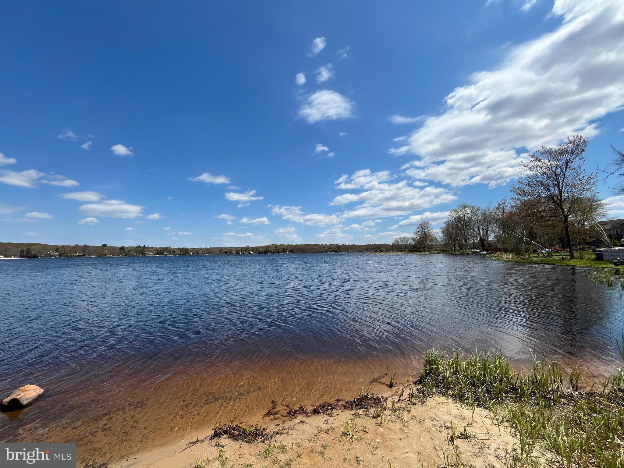 ARROWHEAD  LAKES - Residential