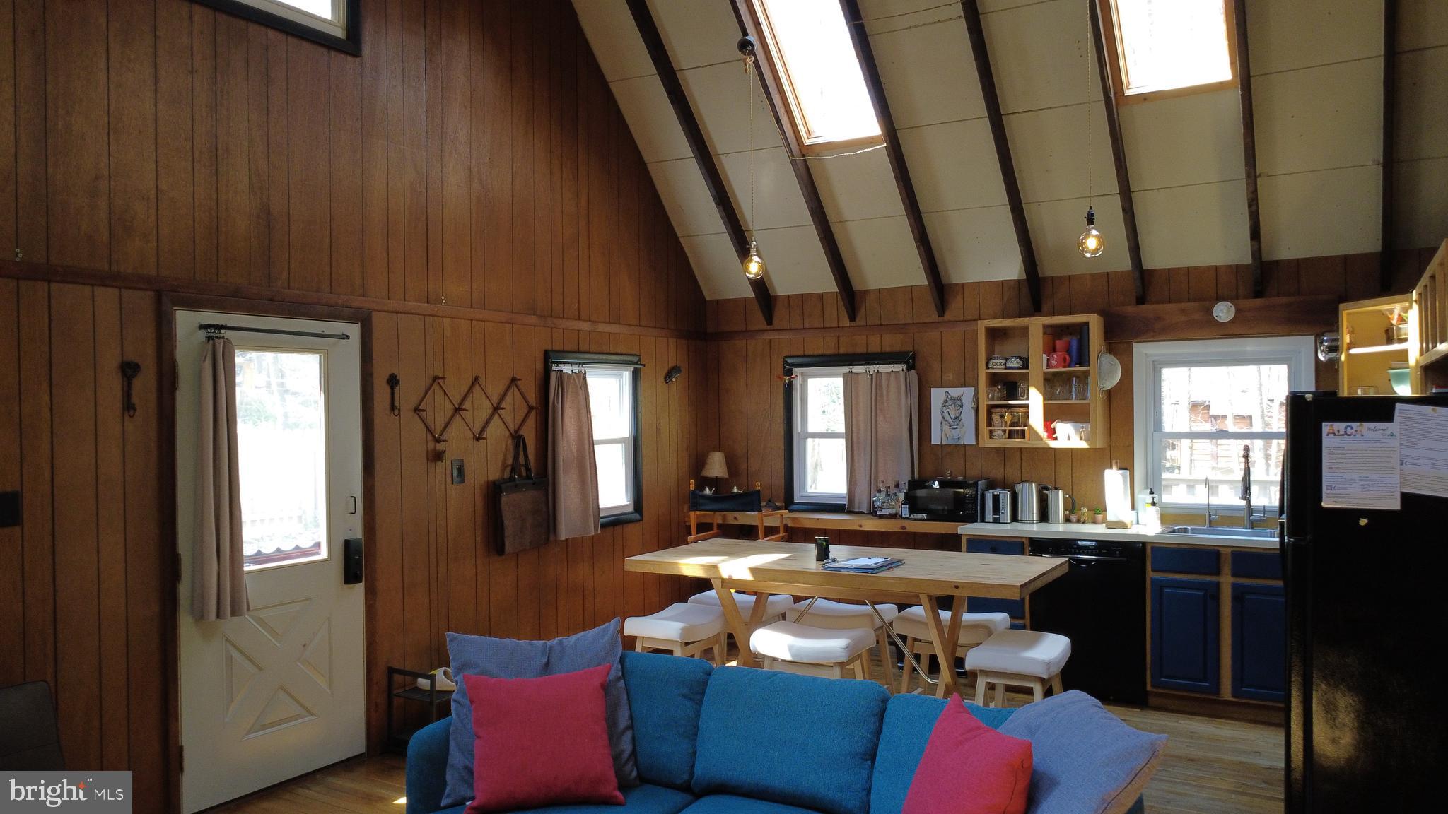 ARROWHEAD  LAKES - Residential