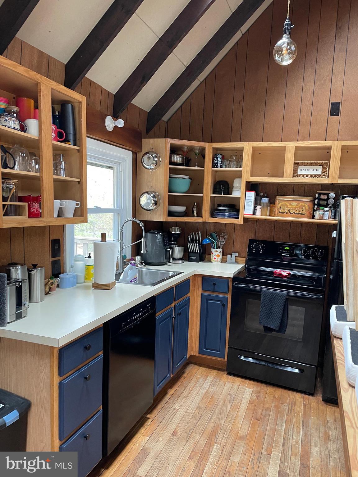 ARROWHEAD  LAKES - Residential