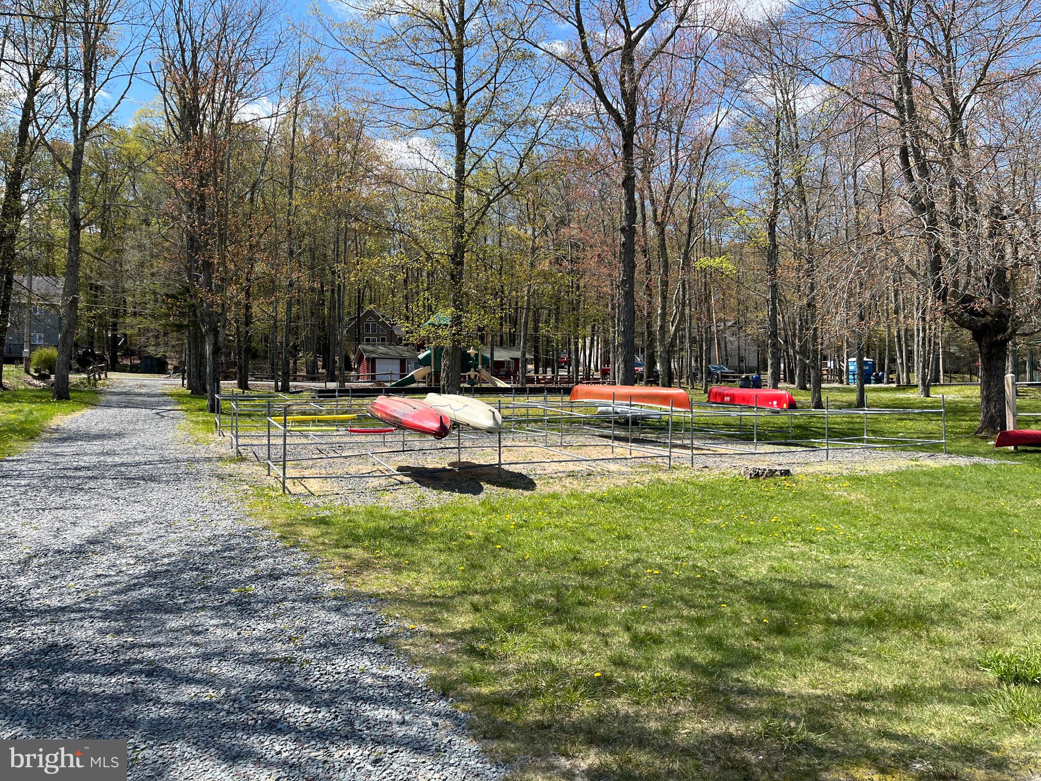 ARROWHEAD  LAKES - Residential