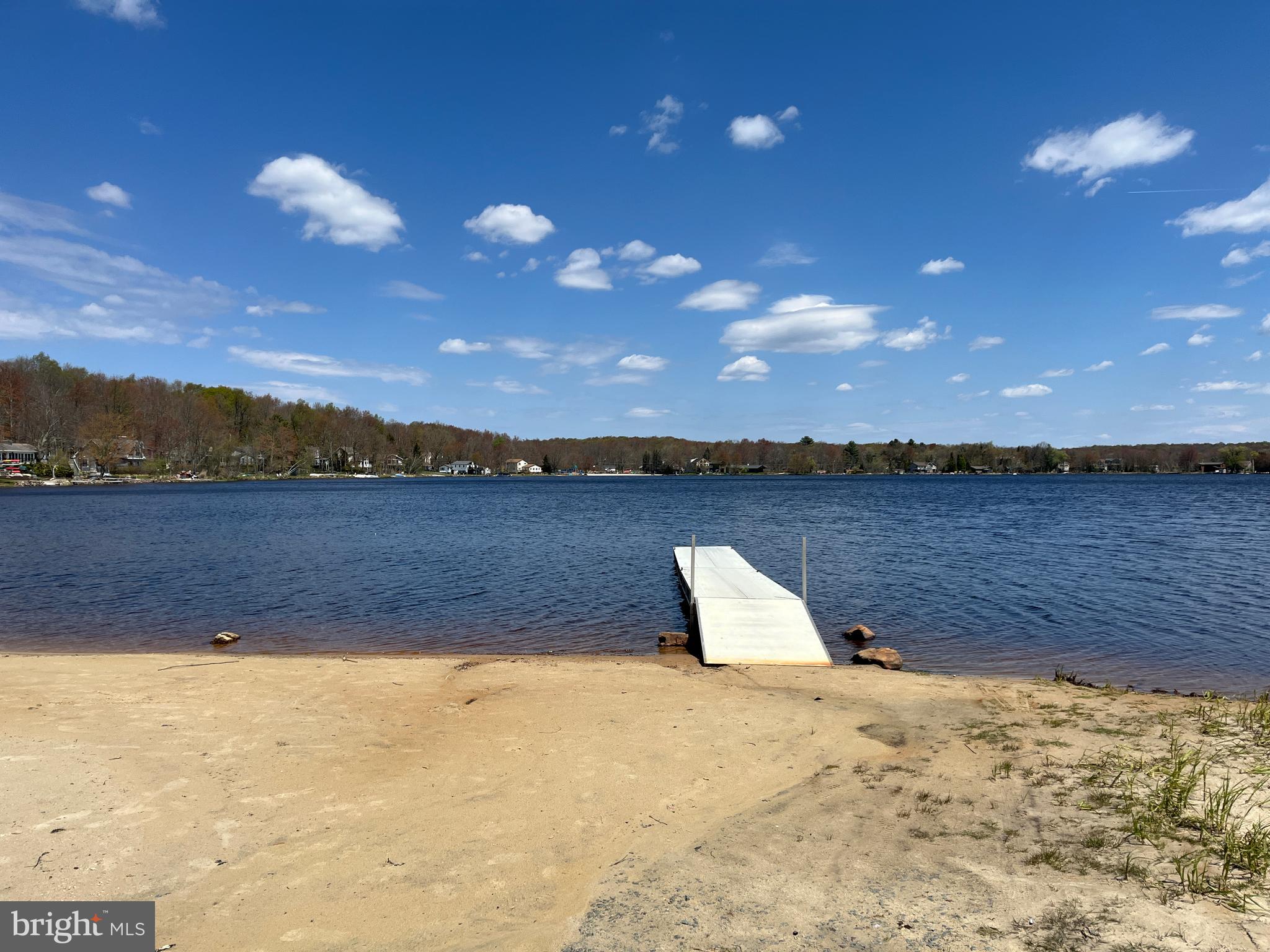ARROWHEAD  LAKES - Residential