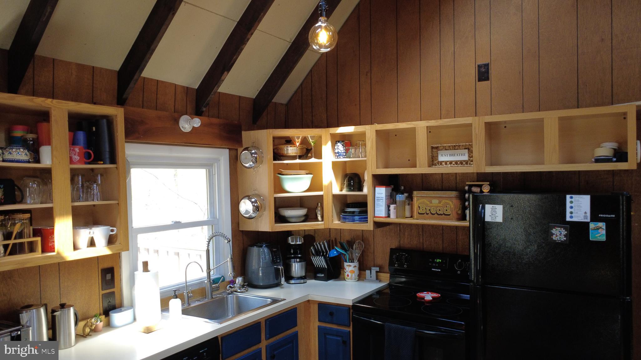 ARROWHEAD  LAKES - Residential