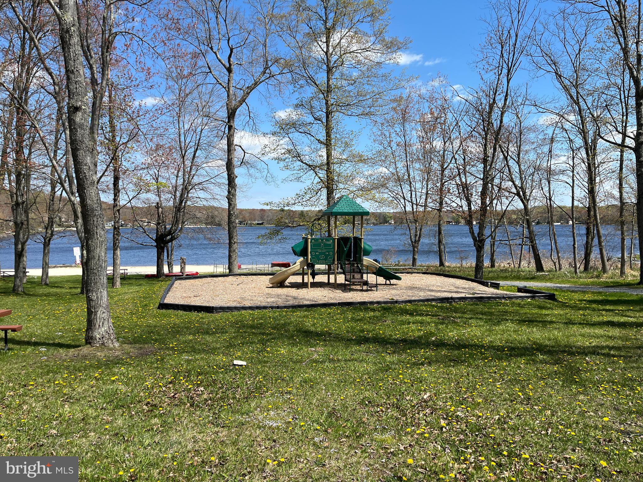 ARROWHEAD  LAKES - Residential