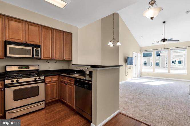 801 S GREENBRIER STREET 422