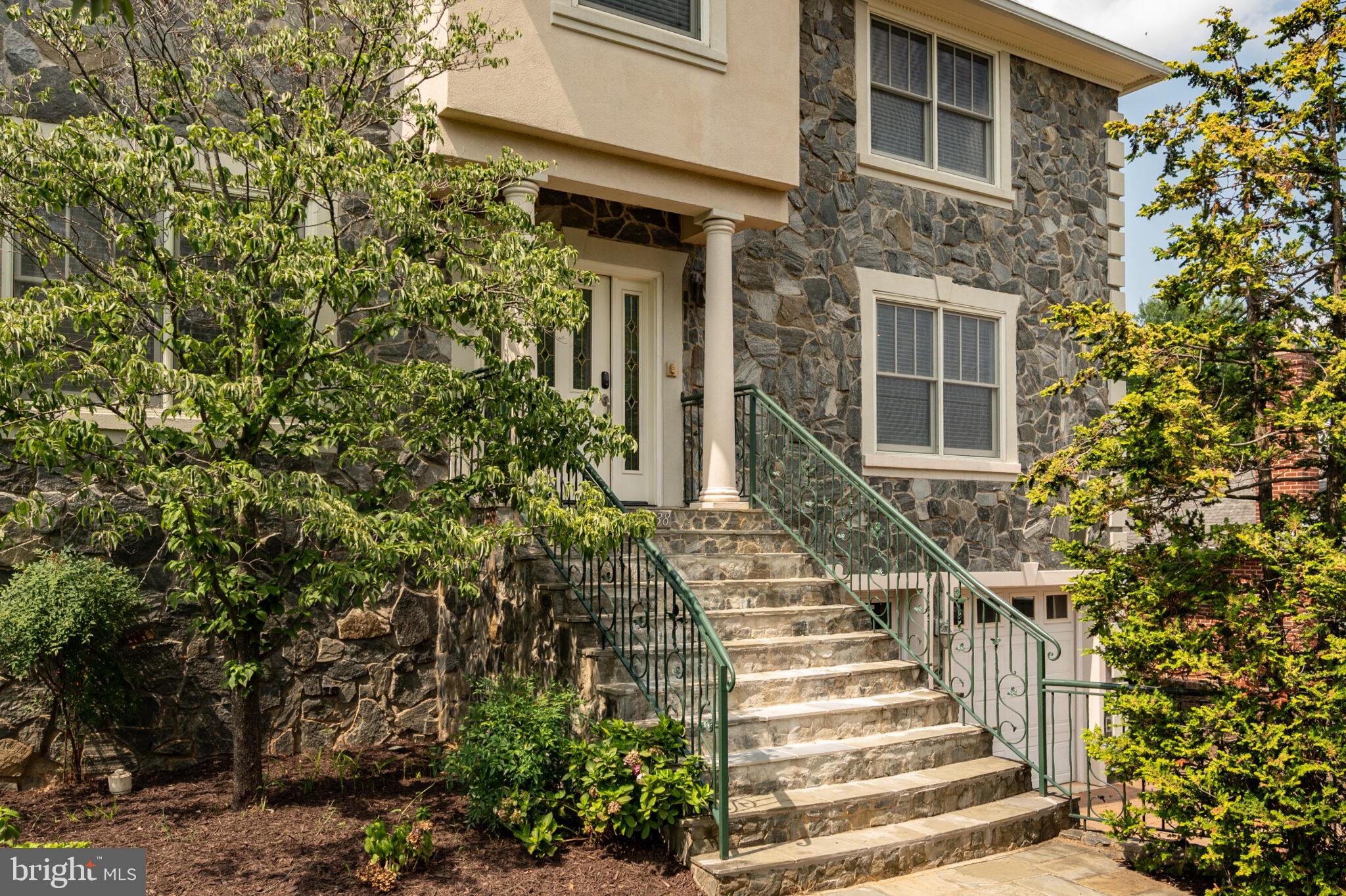 2138 PATRICK HENRY DRIVE