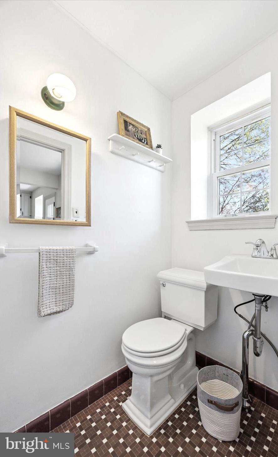 ARONIMINK ESTATES - Residential