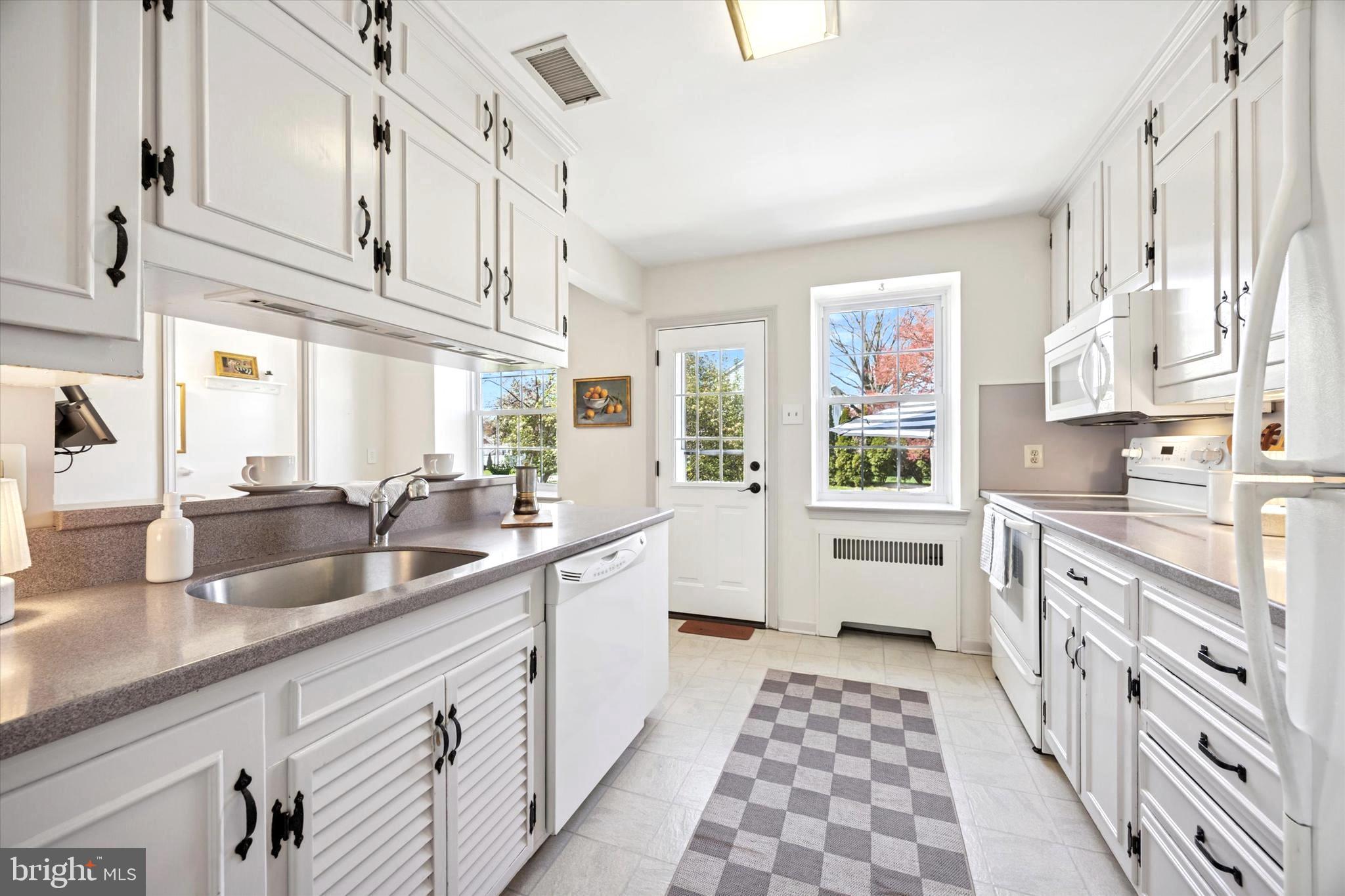 ARONIMINK ESTATES - Residential