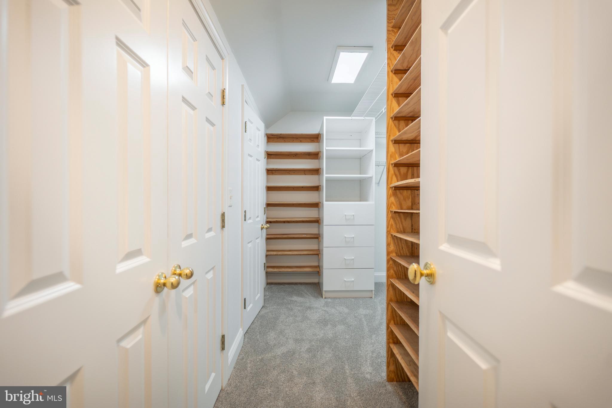 HONEYSUCKLE HILL - Residential