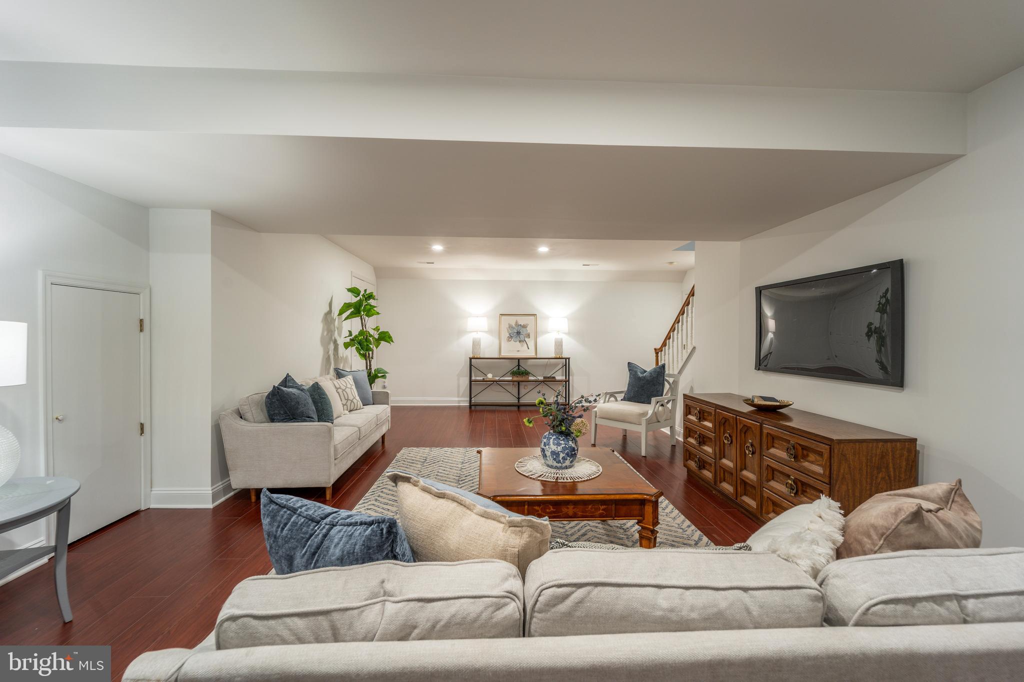 HONEYSUCKLE HILL - Residential