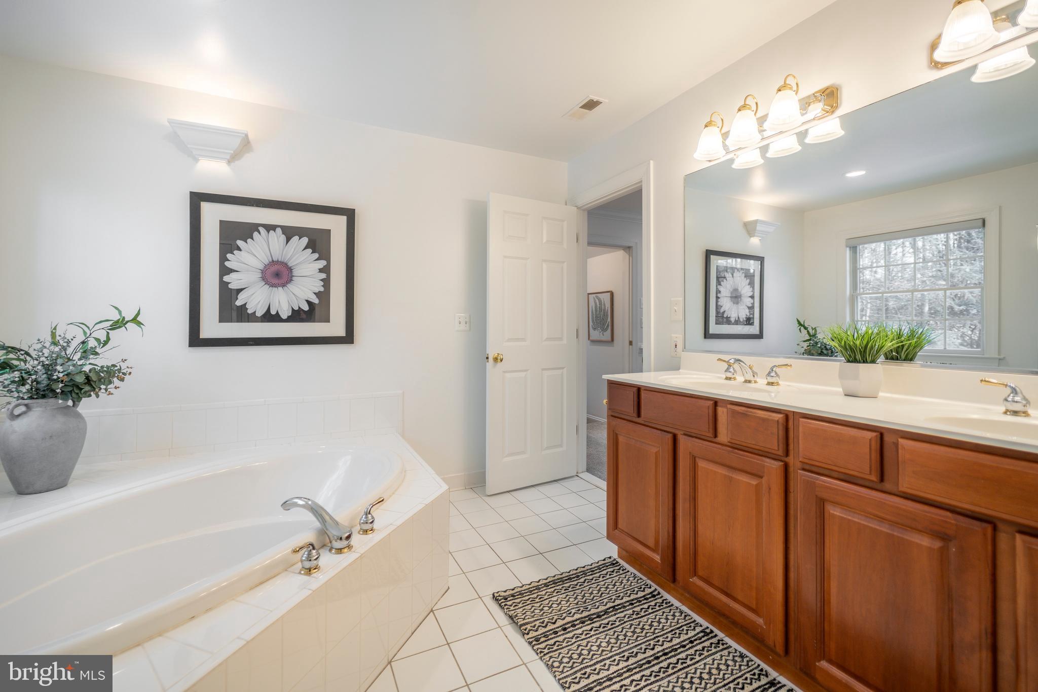 HONEYSUCKLE HILL - Residential