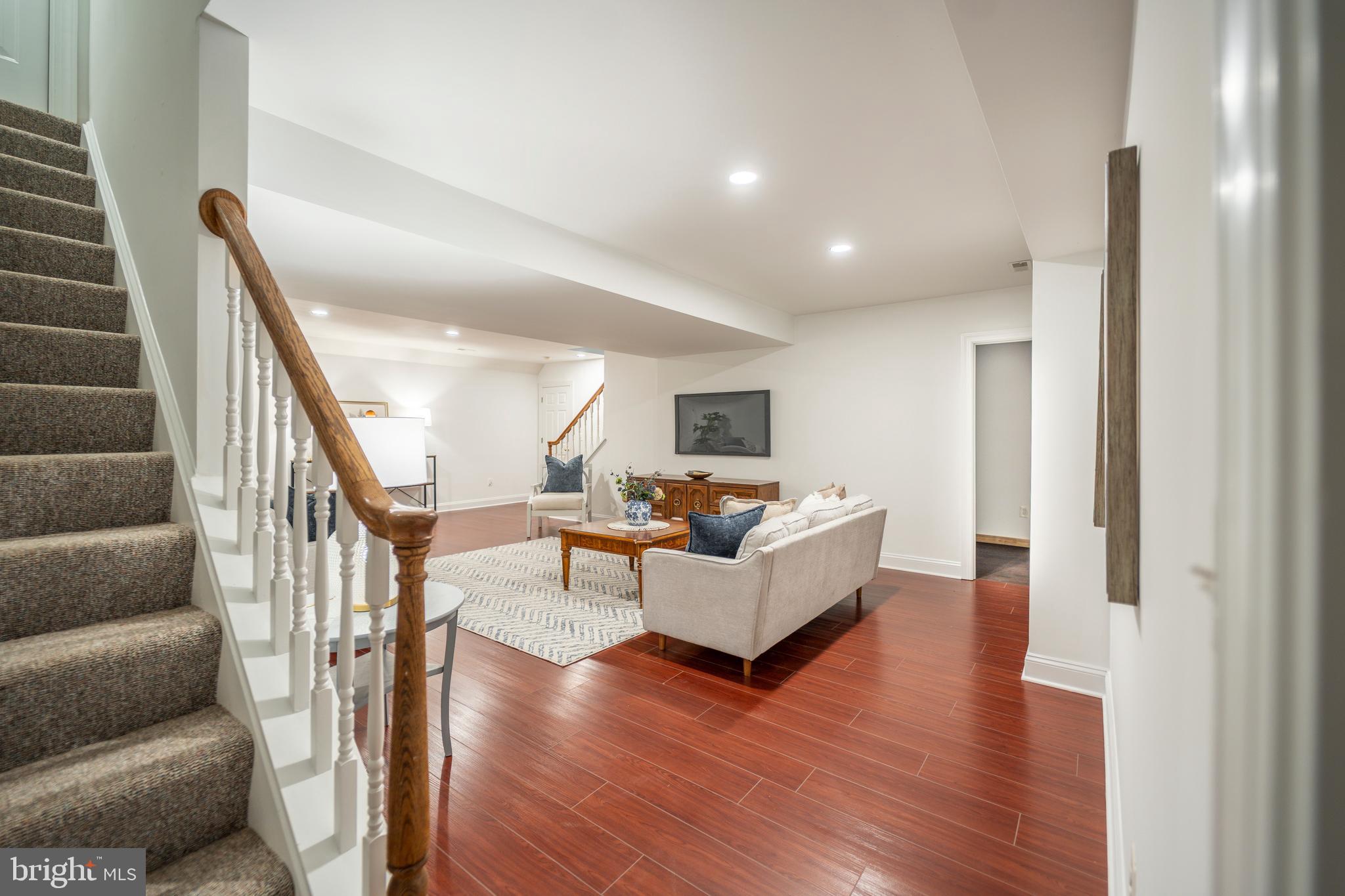 HONEYSUCKLE HILL - Residential