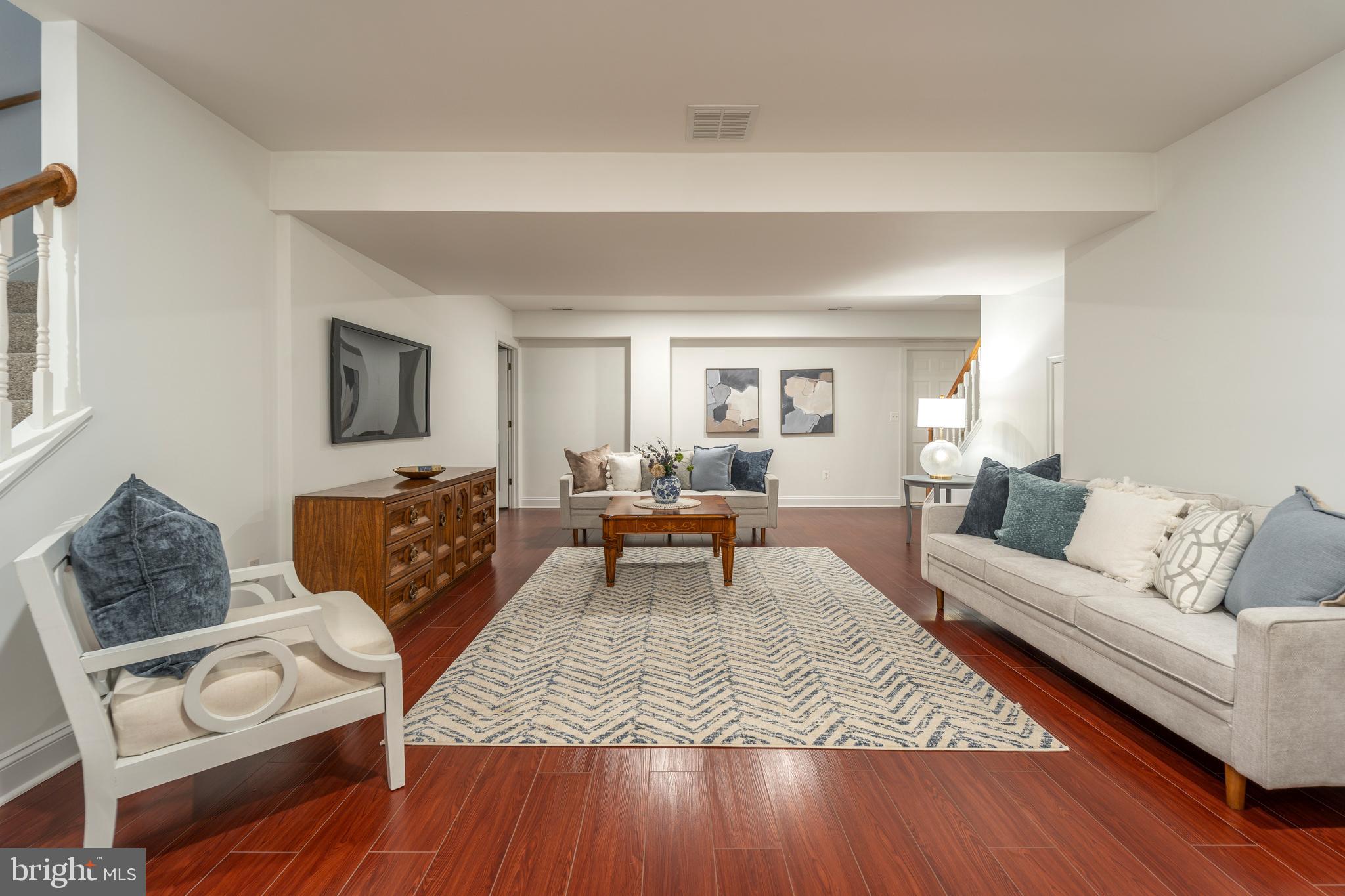 HONEYSUCKLE HILL - Residential