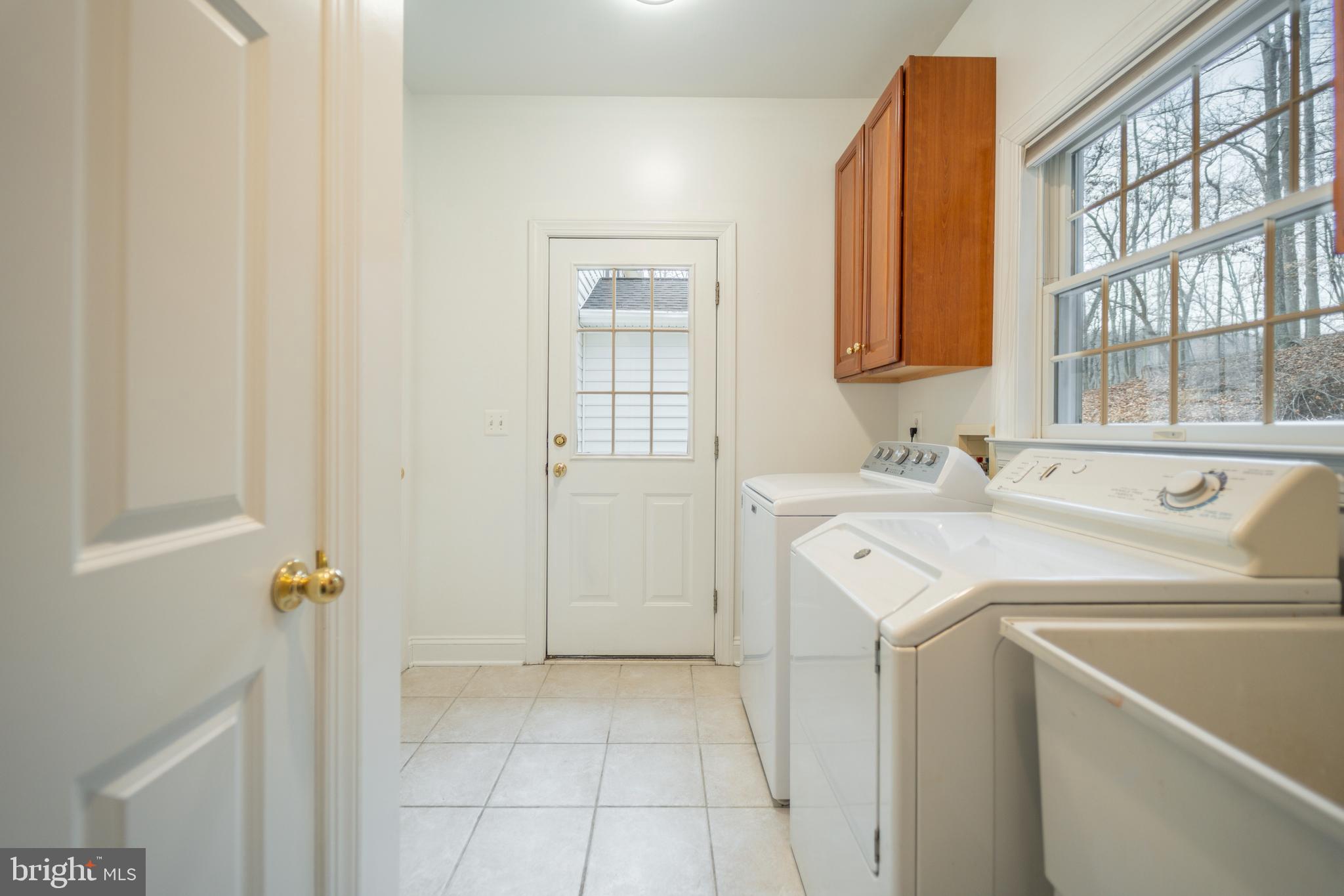 HONEYSUCKLE HILL - Residential