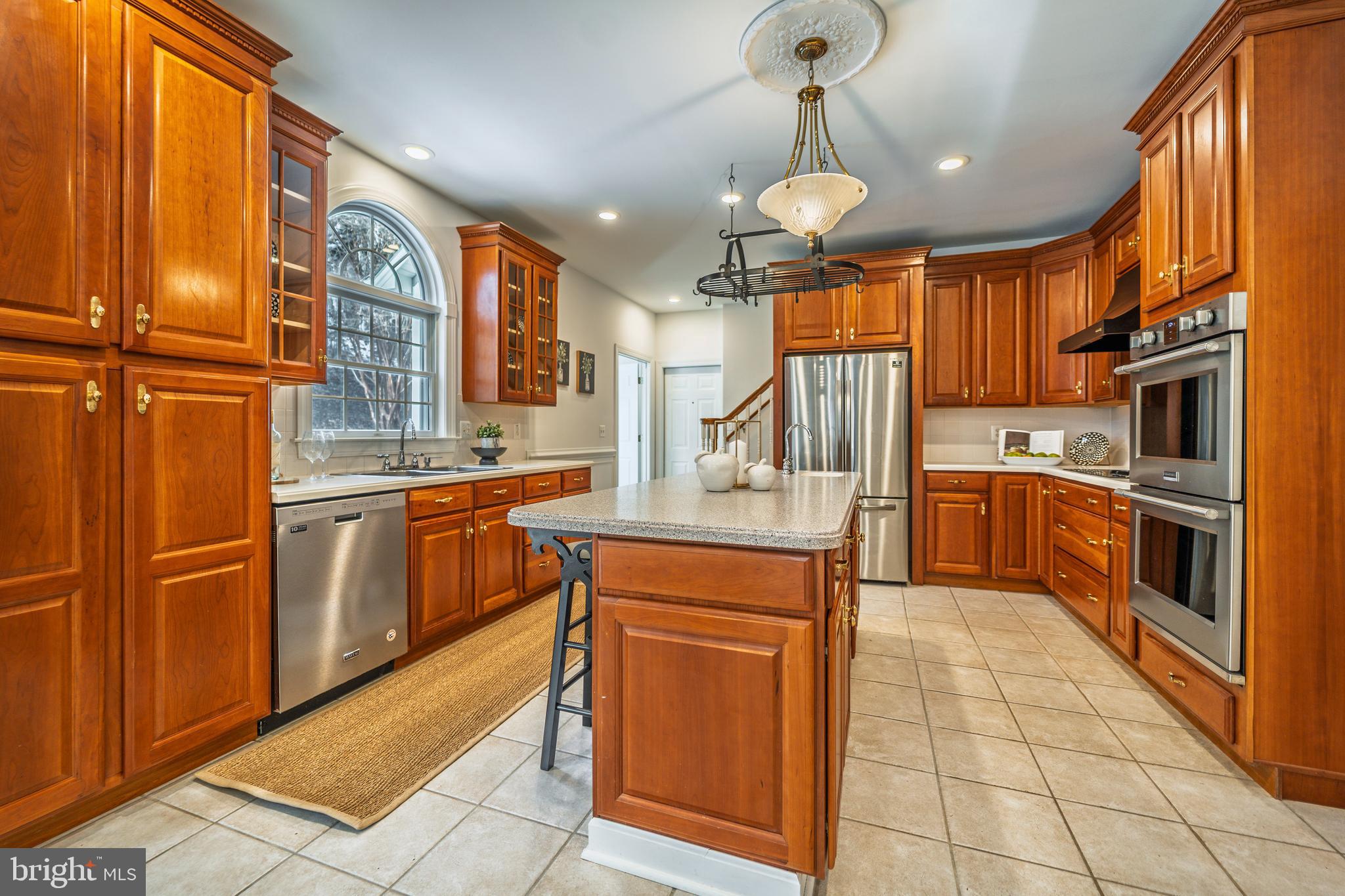 HONEYSUCKLE HILL - Residential