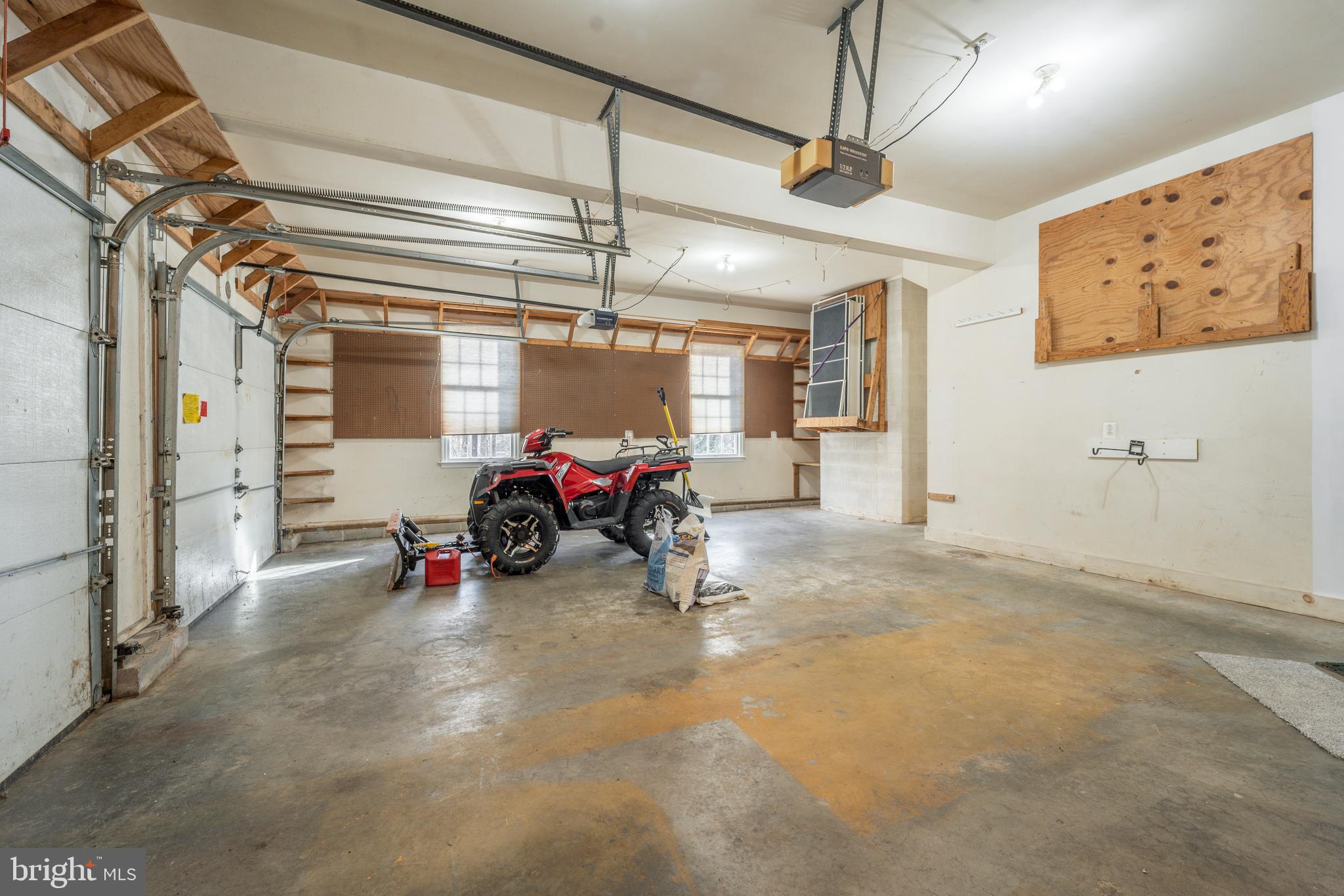 HONEYSUCKLE HILL - Residential