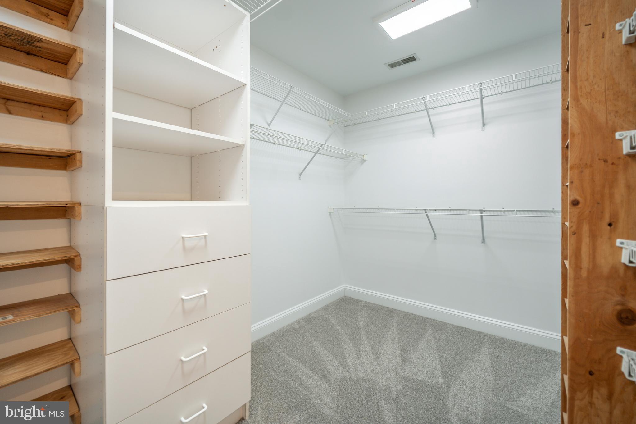 HONEYSUCKLE HILL - Residential