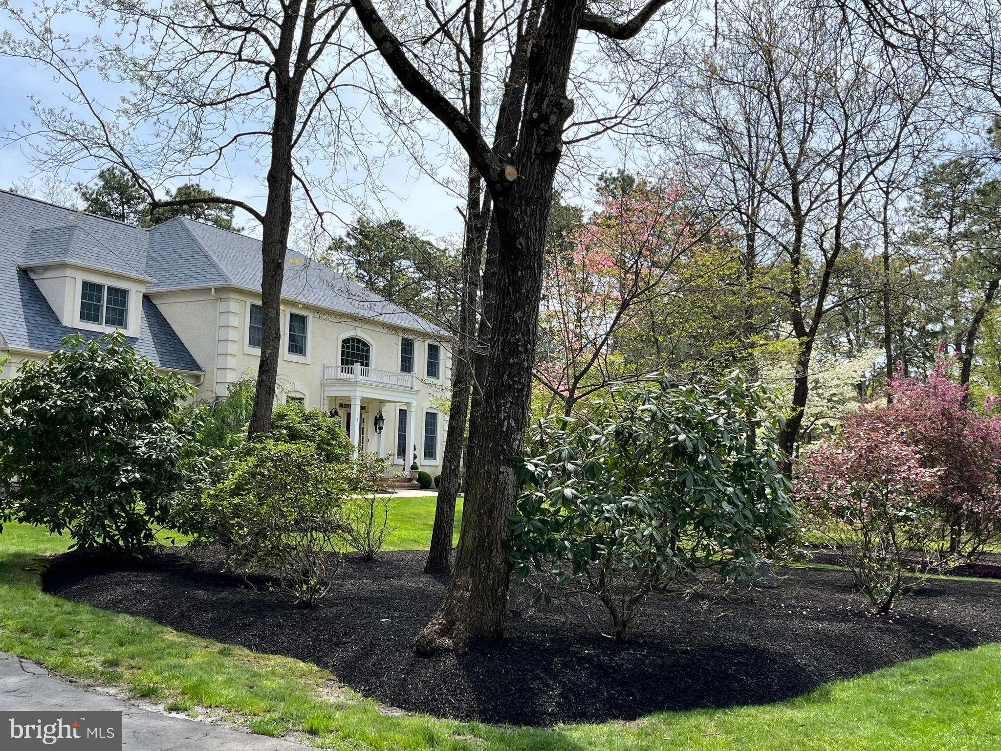 5 MANOR LANE