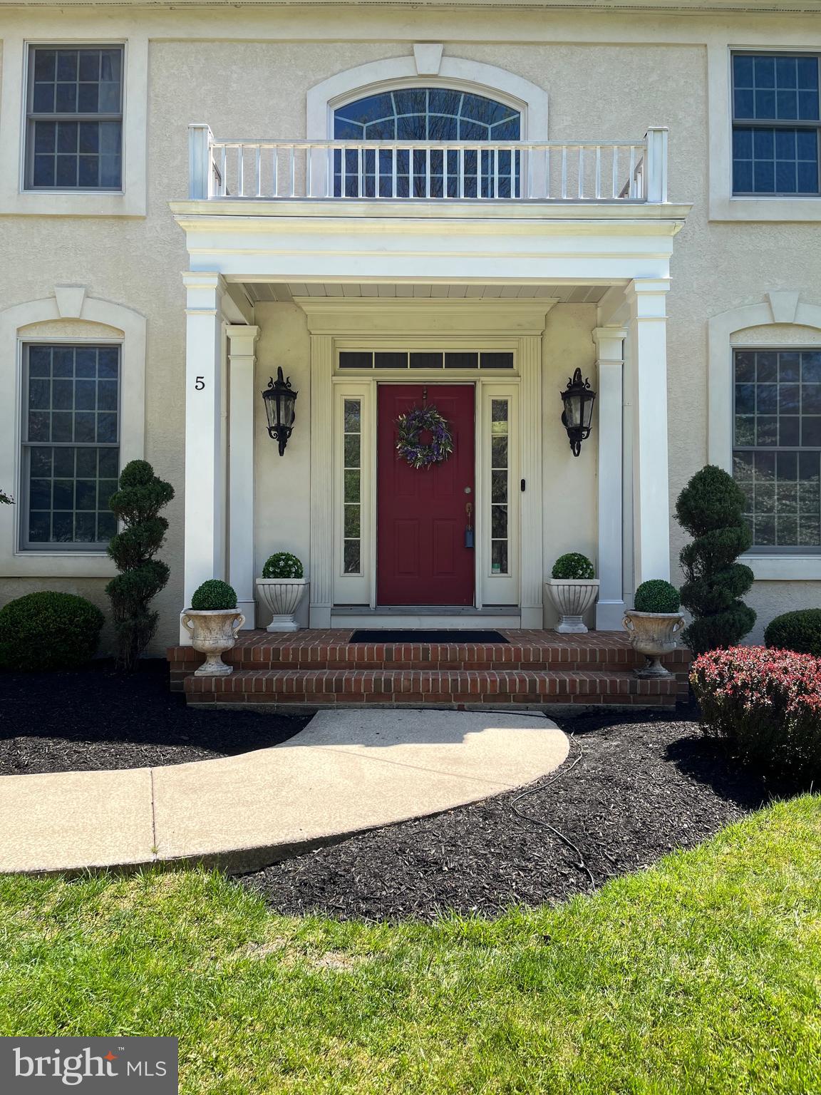 5 MANOR LANE