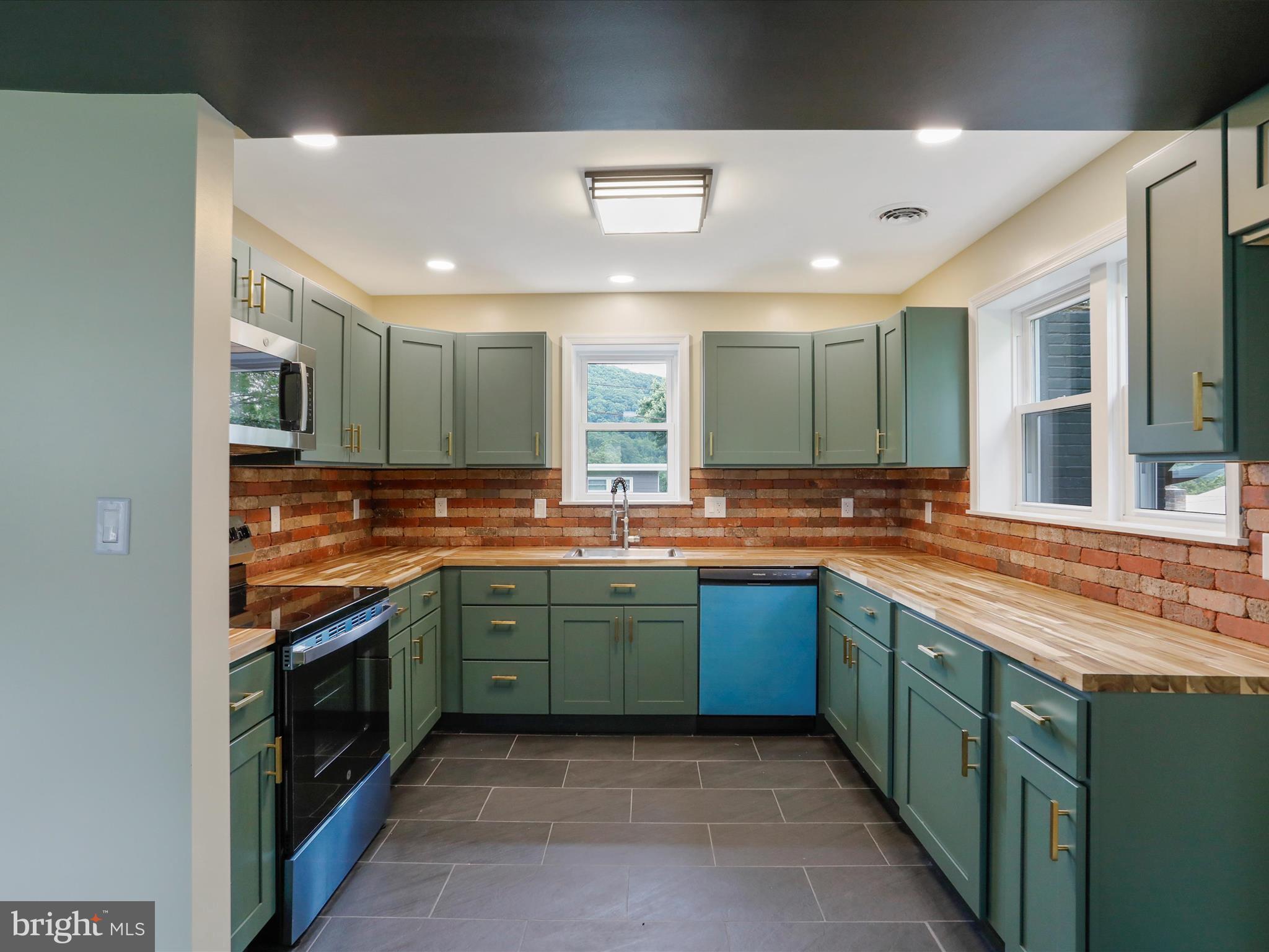 HAWTHORN HEIGHTS - Residential