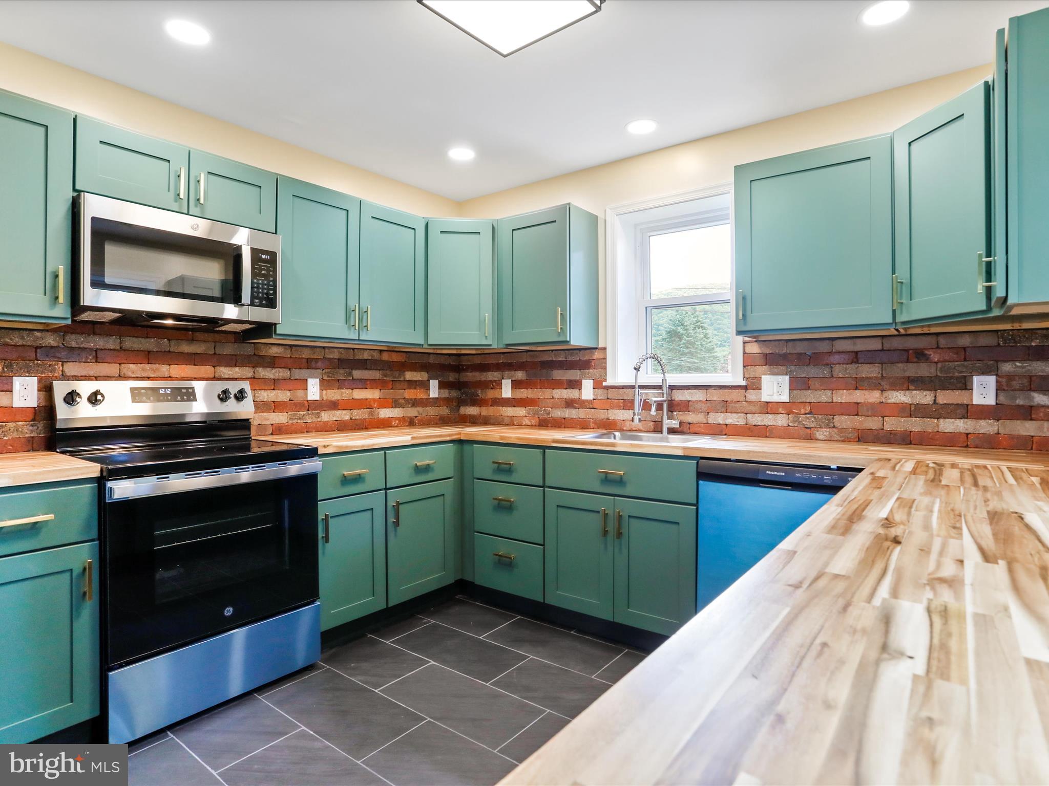 HAWTHORN HEIGHTS - Residential