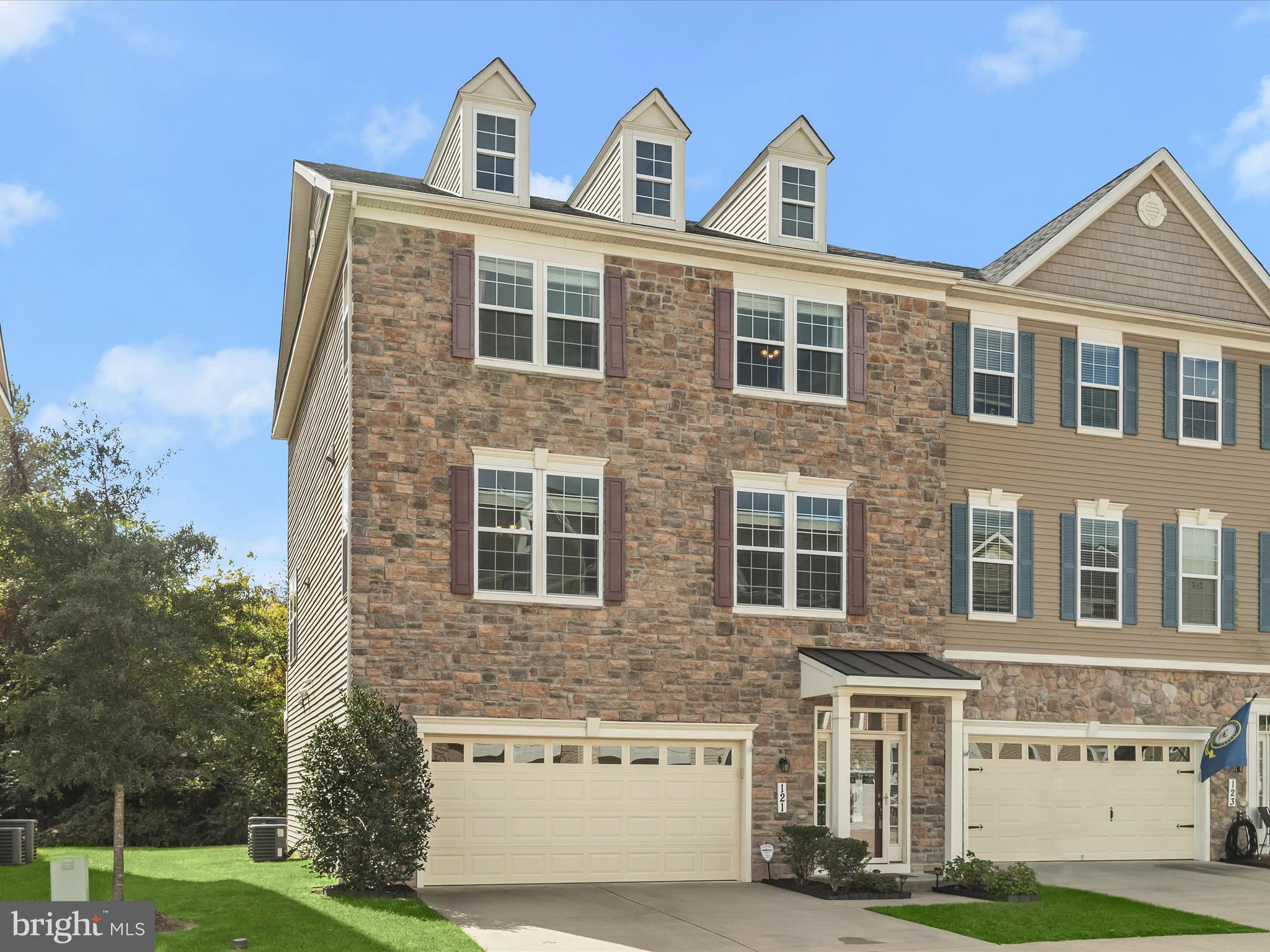 VILLAGGIO ENCLAVE - Residential