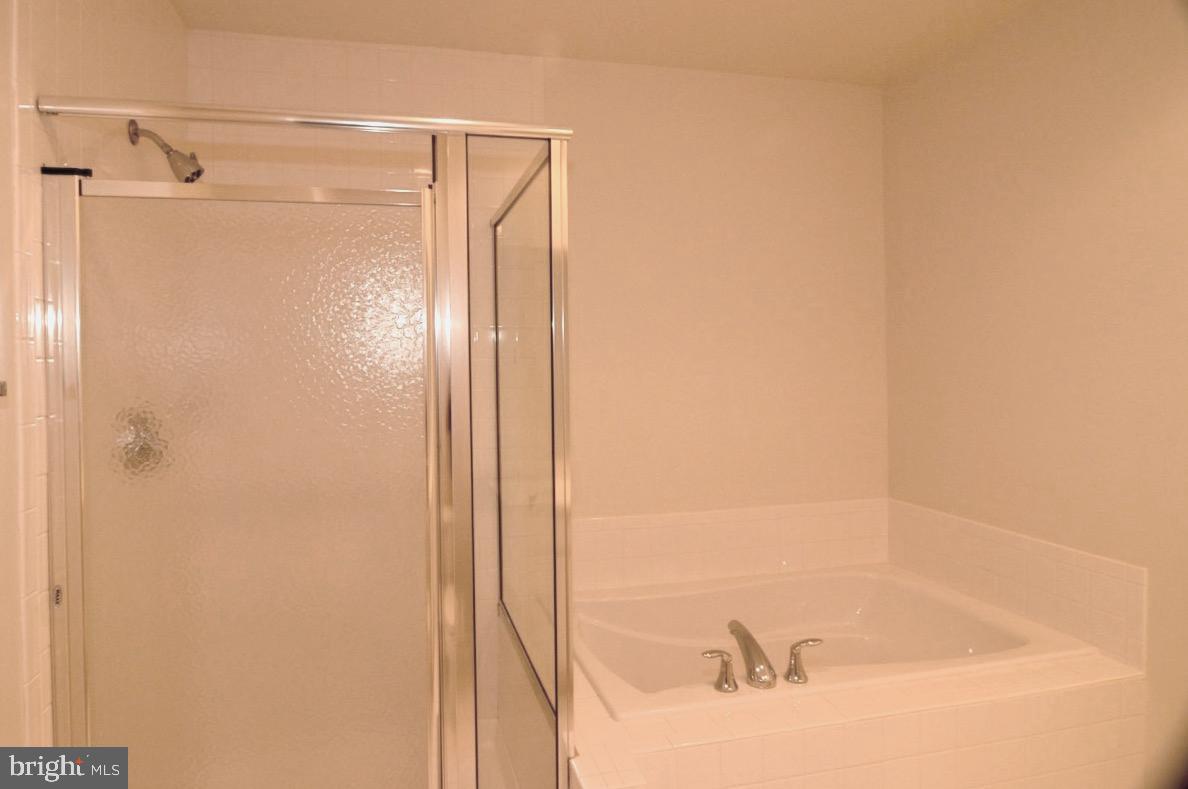 WHEATON FOREST - Residential Lease