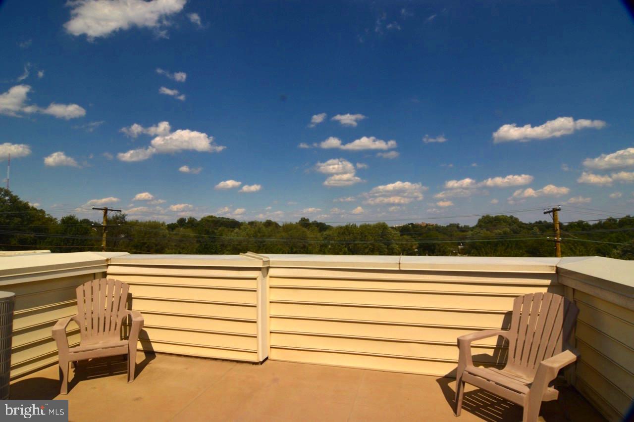 WHEATON FOREST - Residential Lease