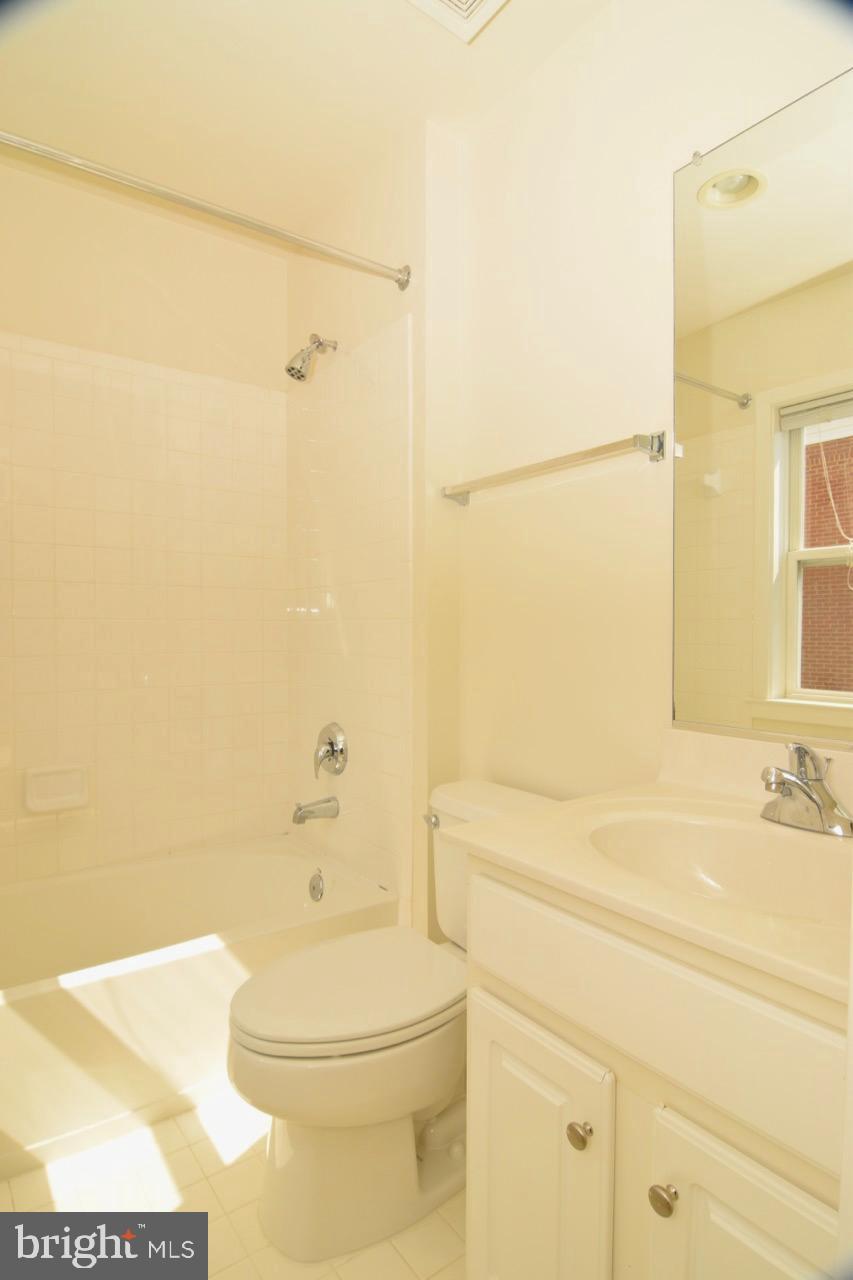 WHEATON FOREST - Residential Lease