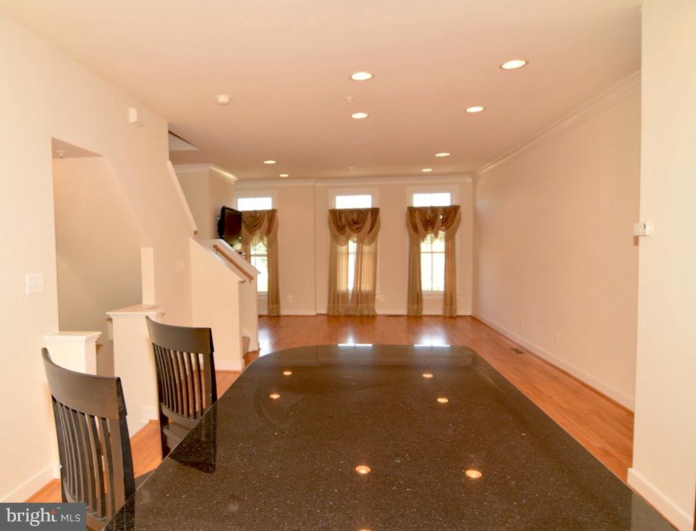 WHEATON FOREST - Residential Lease