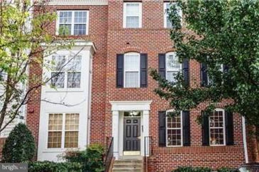 PLEASE NOTE: OCCUPANCY CAN NOT START UNTIL 6/01 & OWNERS WILL ONLY ACCEPT APPLICATIONS FOR A 24-36 MONTH LEASE. THANK YOU.
Spacious, Bright & Beautifully Renovated 2 Level Luxury Condo. Two Private Bedrooms & LR's on Separate Levels! Eat-in Kitchen with Granite, Stainless Steel, Dining/Living RM, MBR  on Main Level. 2nd BR, FR with walkout to patio on Lower Level. Just steps to Spring Hill Metro, Restaurants & Grocery! Sought after Gated Tyson's community includes pool, club, and gym. Close to all major highways. Condo has hardwoods on main level. Balcony off kitchen.
This is a terrific set up for  housemate sharing. While the primary bedroom is on the main level, there is  wonderful living space with a bedroom & bath on the lower level, also a patio. This layout affords max privacy!