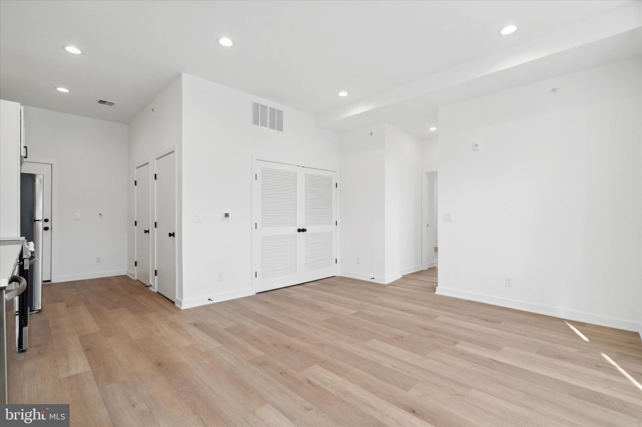 QUEEN VILLAGE - Residential Lease