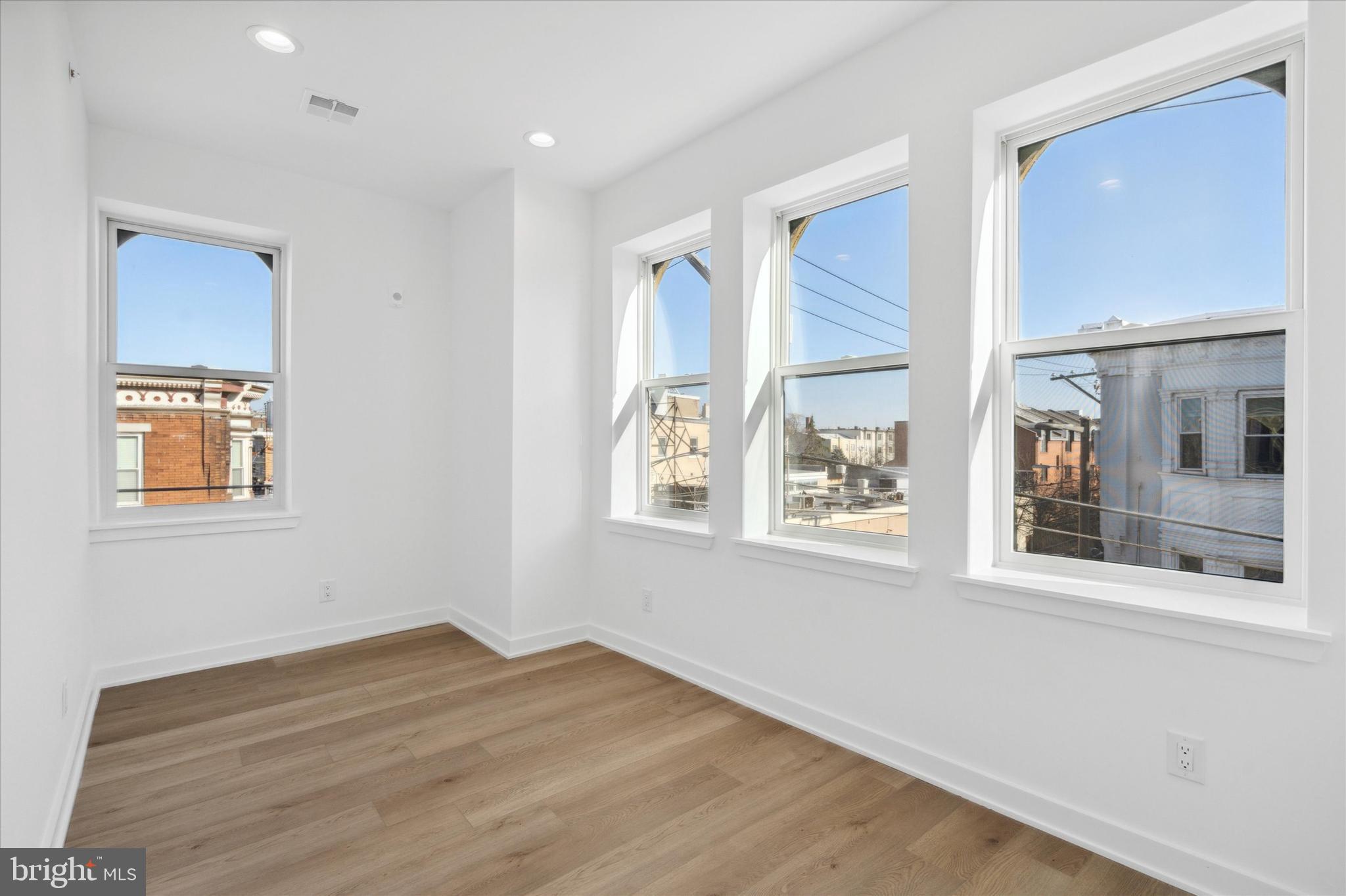 QUEEN VILLAGE - Residential Lease
