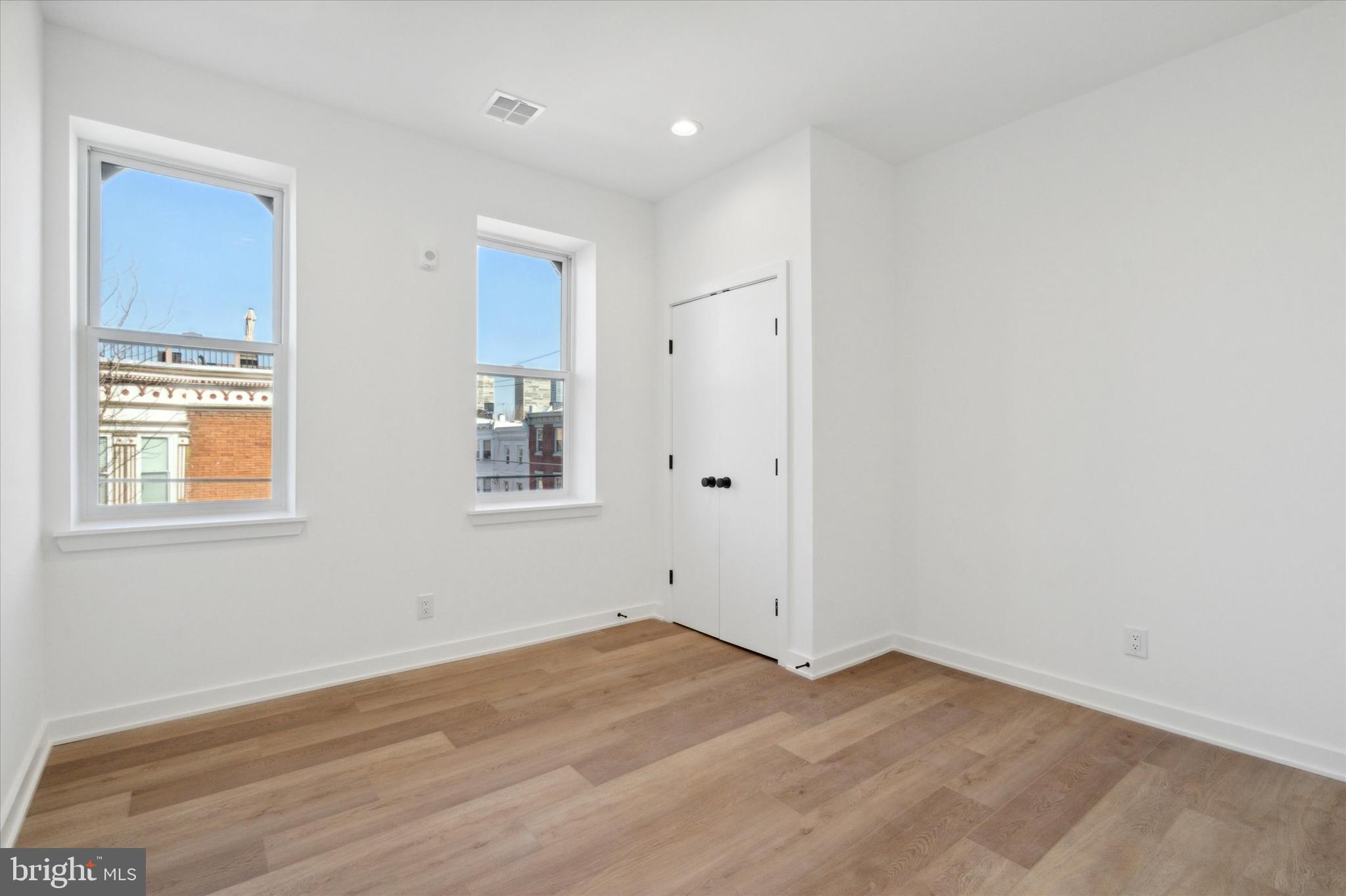 QUEEN VILLAGE - Residential Lease