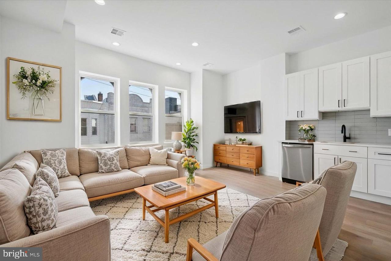 QUEEN VILLAGE - Residential Lease