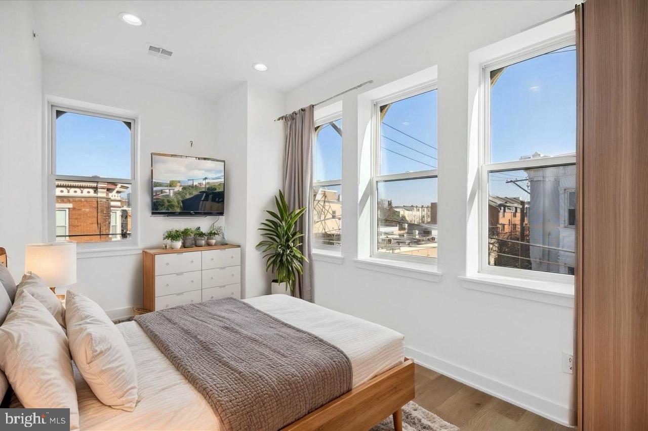 QUEEN VILLAGE - Residential Lease