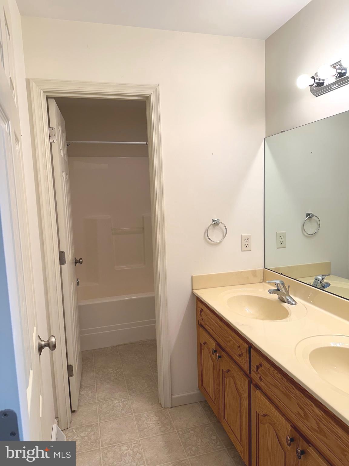 HUNTERS CHASE - Residential