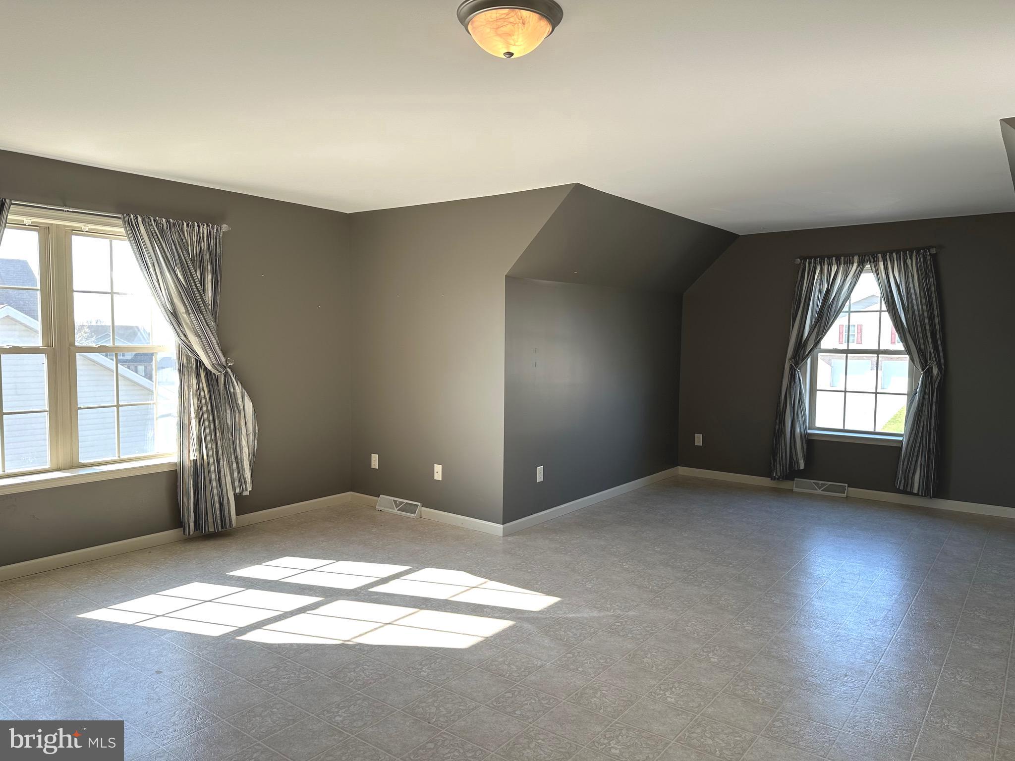 HUNTERS CHASE - Residential