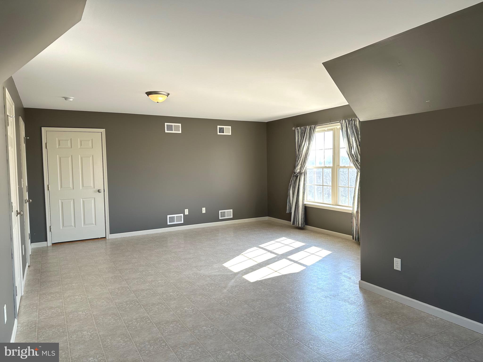 HUNTERS CHASE - Residential